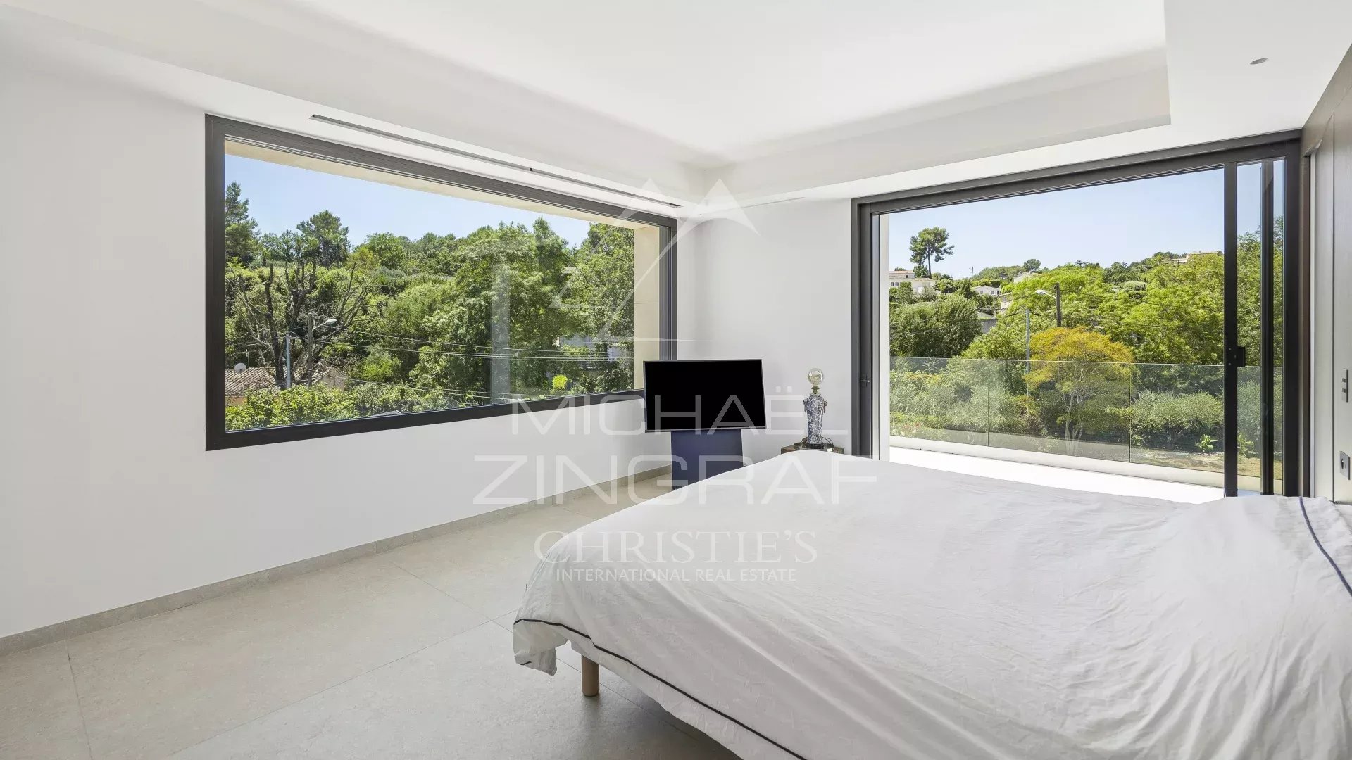 Valbonne - Elegant contemporary villa