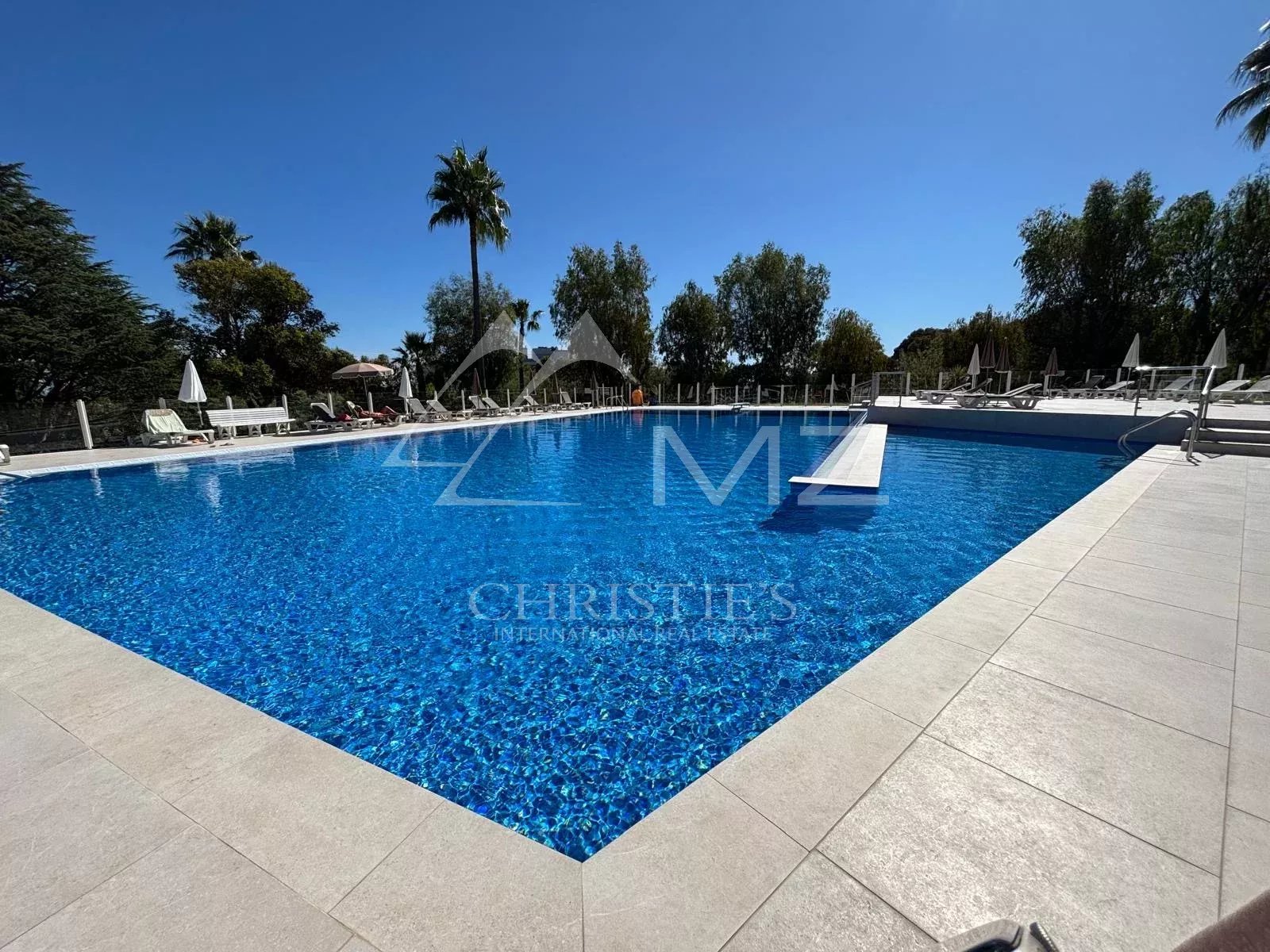 Superbe appartement contemporain dans résidence de standing