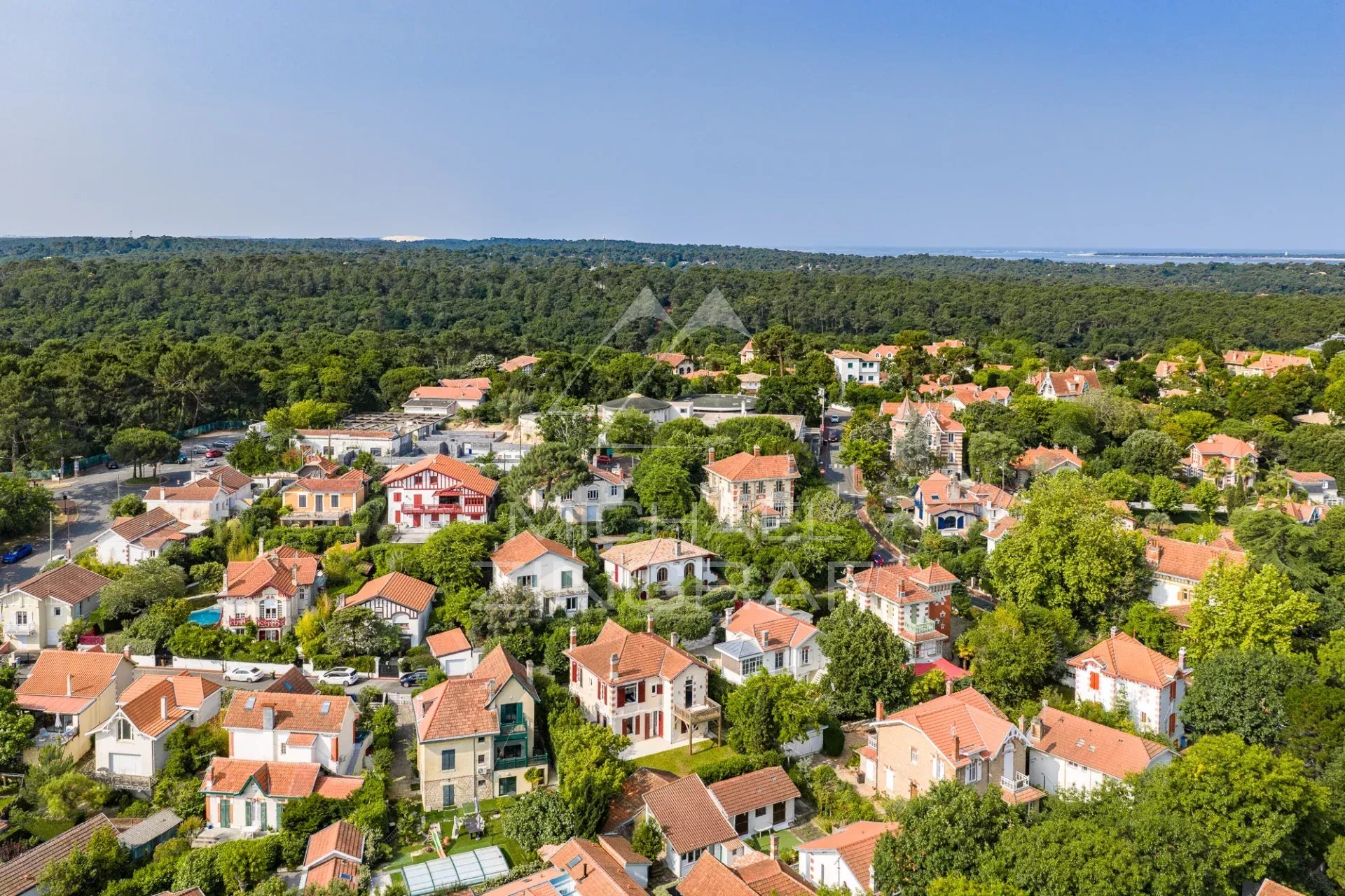 Michael Zingraf Bassin d’Arcachon presents: a characterful house in the heart of Ville d’Hiver