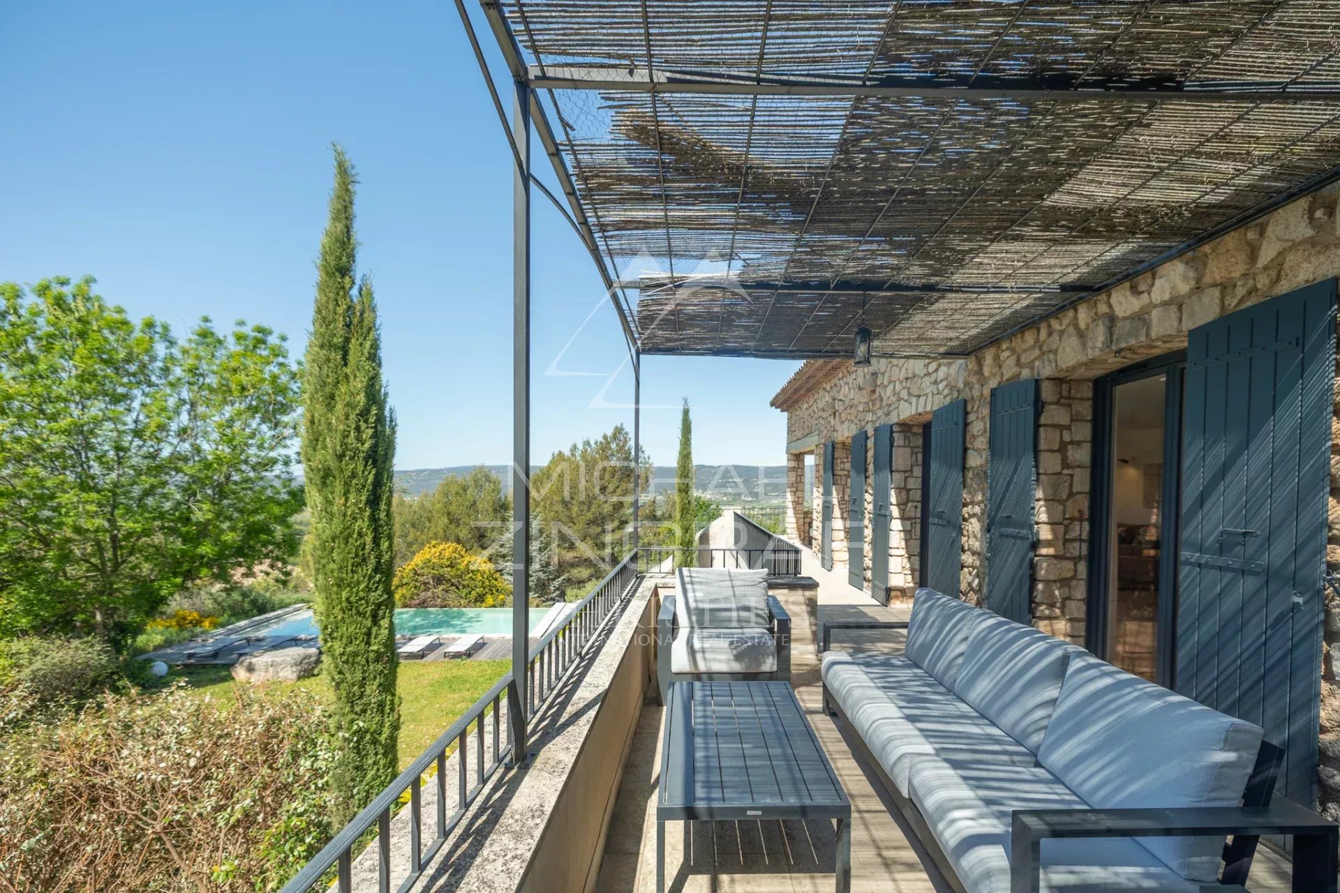 Roussillon - Superbe maison en pierre avec piscine et vues panoramiques exceptionnelles