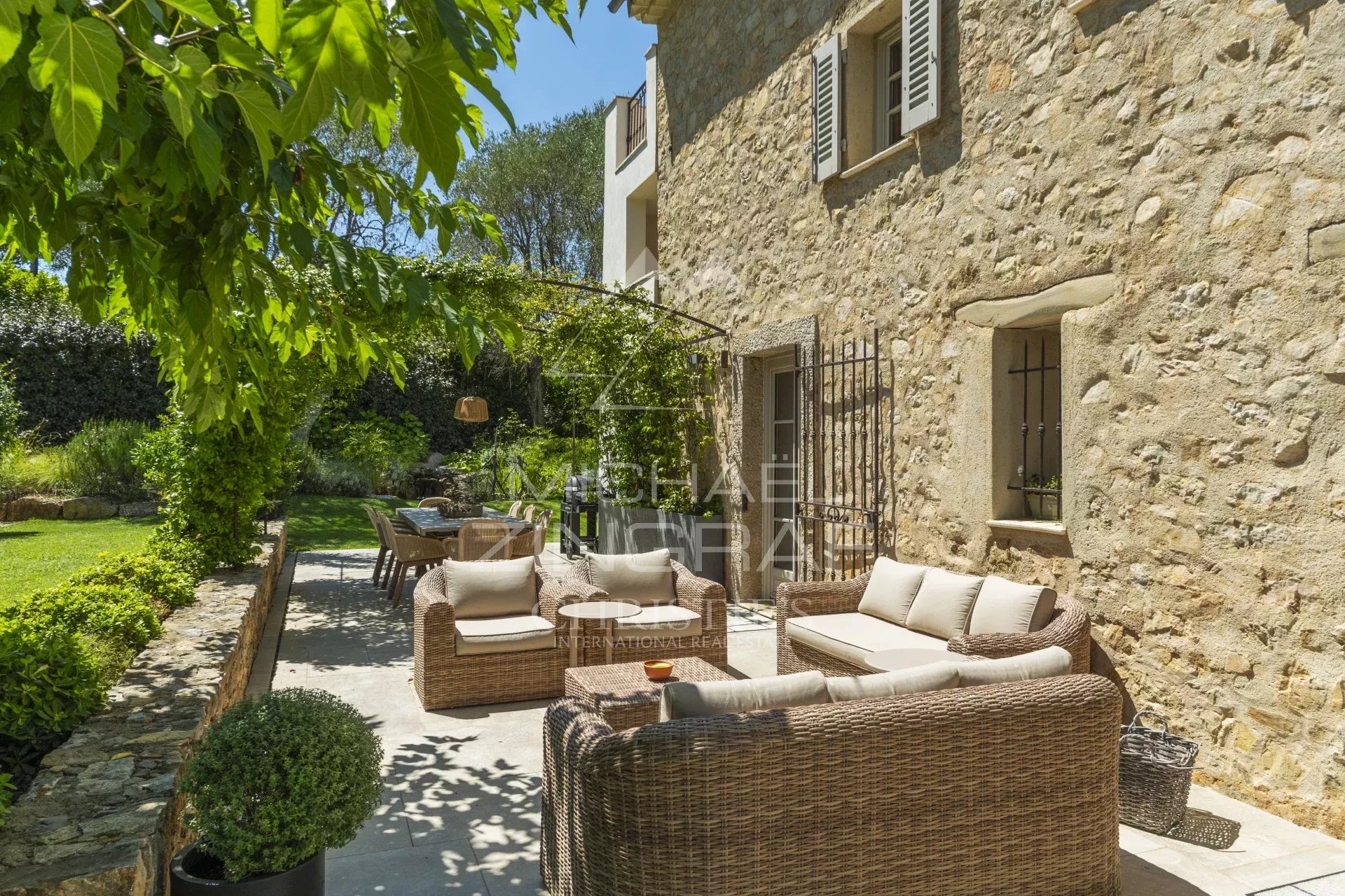 Valbonne village à pied – Bastide historique entièrement repensée