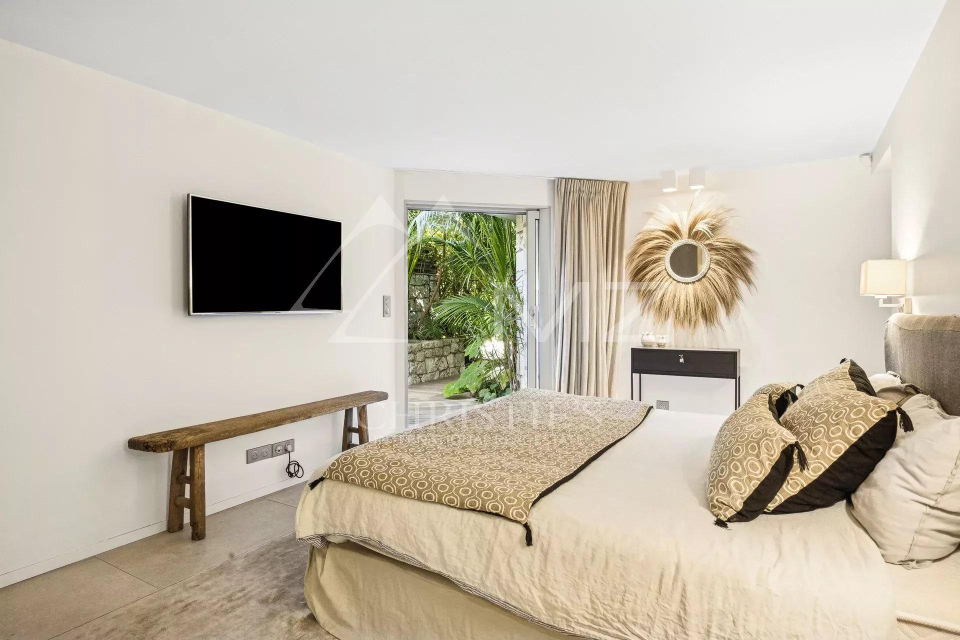 Exceptional apartment-villa in the sought-after Californie district