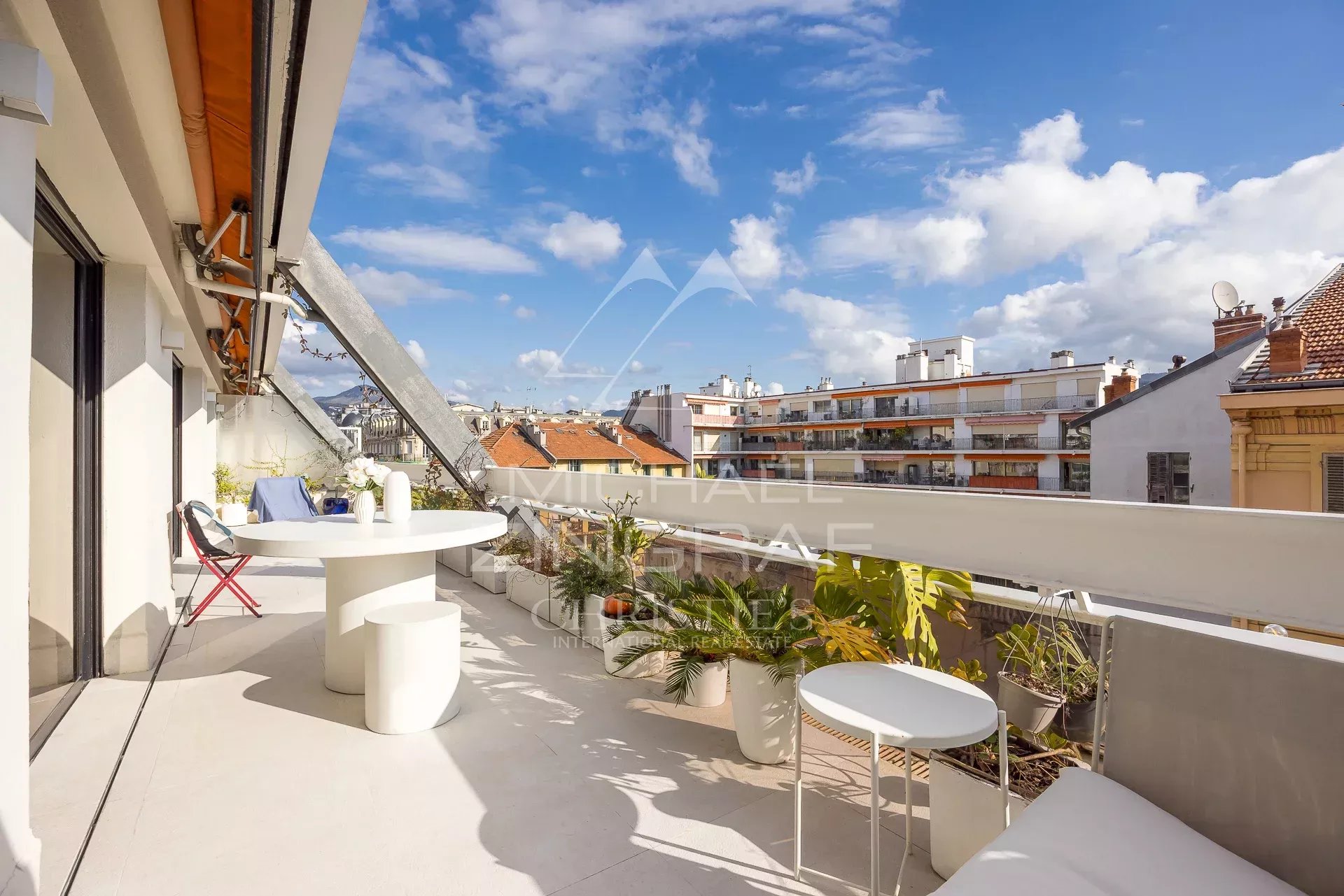 EXCEPTIONNEL APPARTEMENT AVEC TERRASSE AU COEUR DU CARRÉ D'OR DE NICE