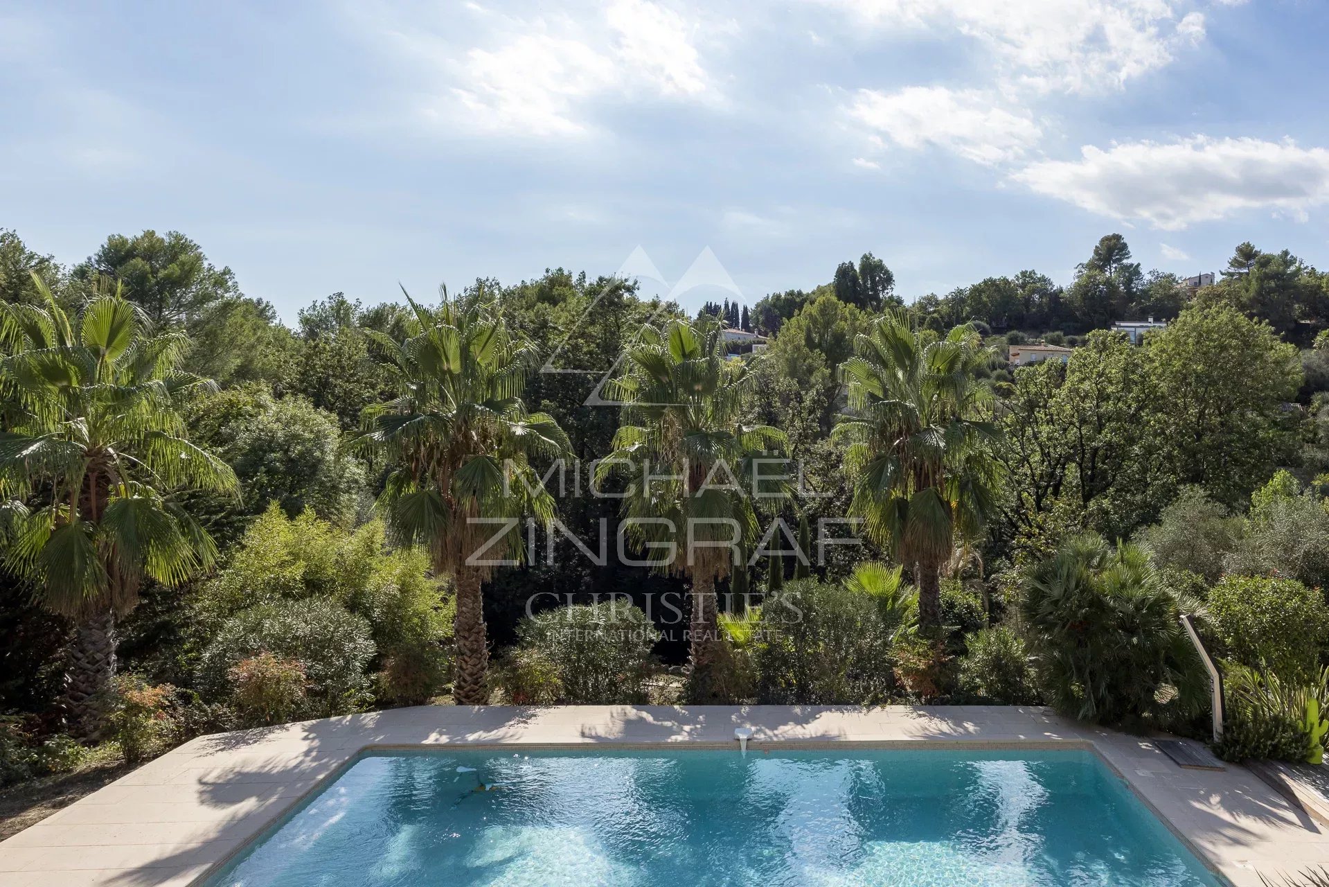 Villa mit außergewöhnlich großzügigen Räumlichkeiten