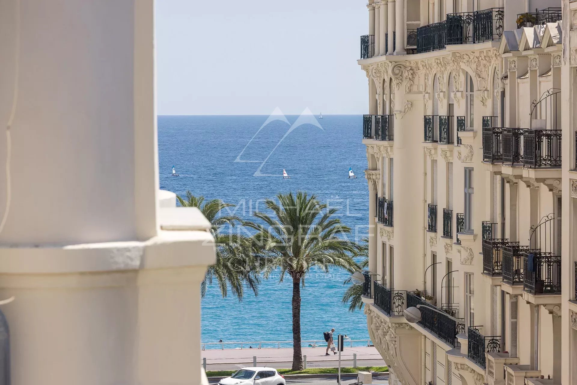 Carré d'Or – Dernier étage d'exception au charme bohème avec vue mer latérale