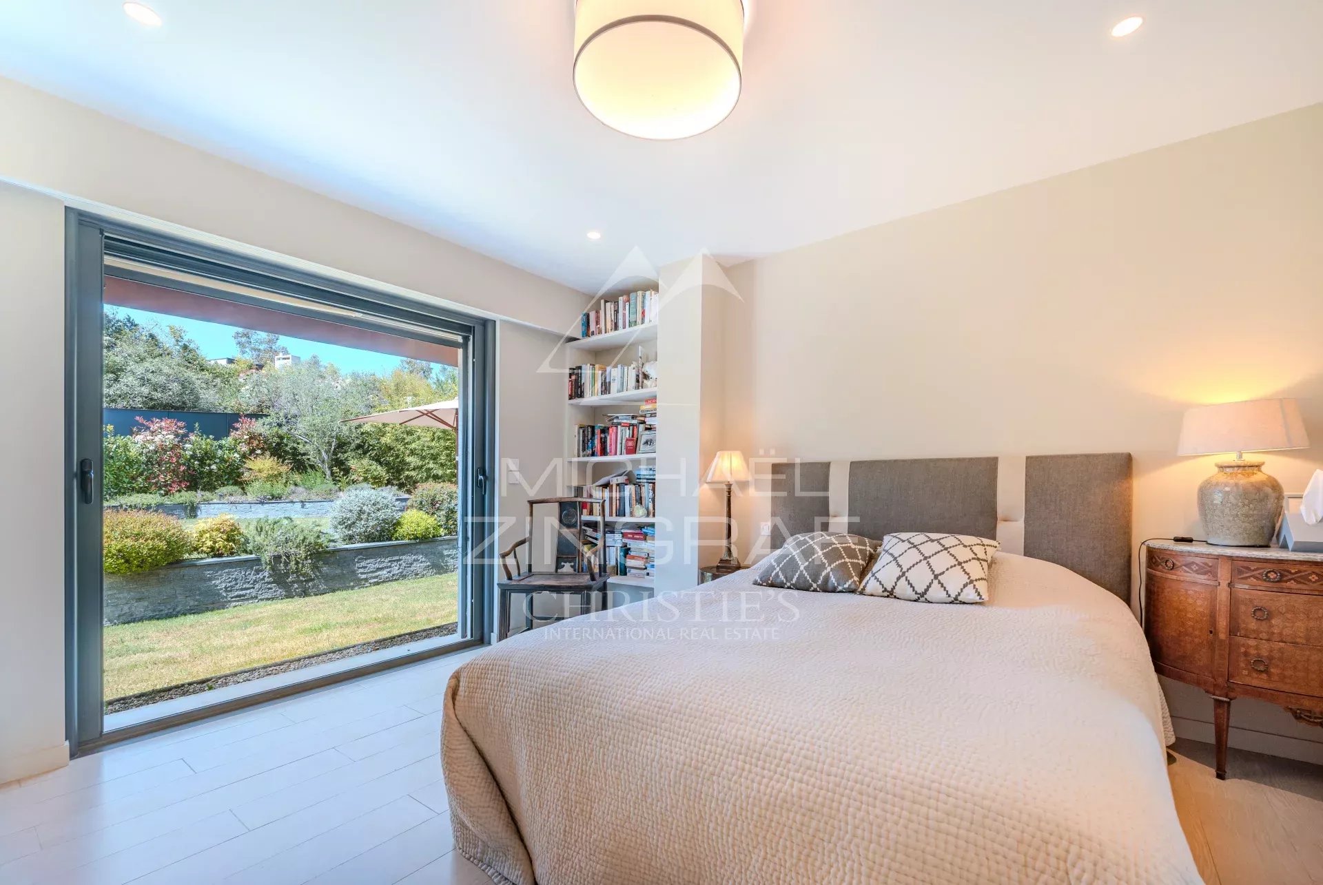 Mougins - Ruhige Lage, ebenerdige Villa - 5 Schlafzimmer