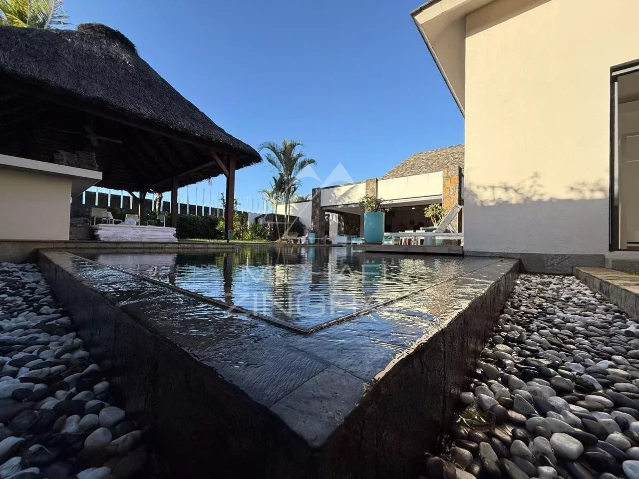 Exklusive Villa in einer Residenz in Pereybere