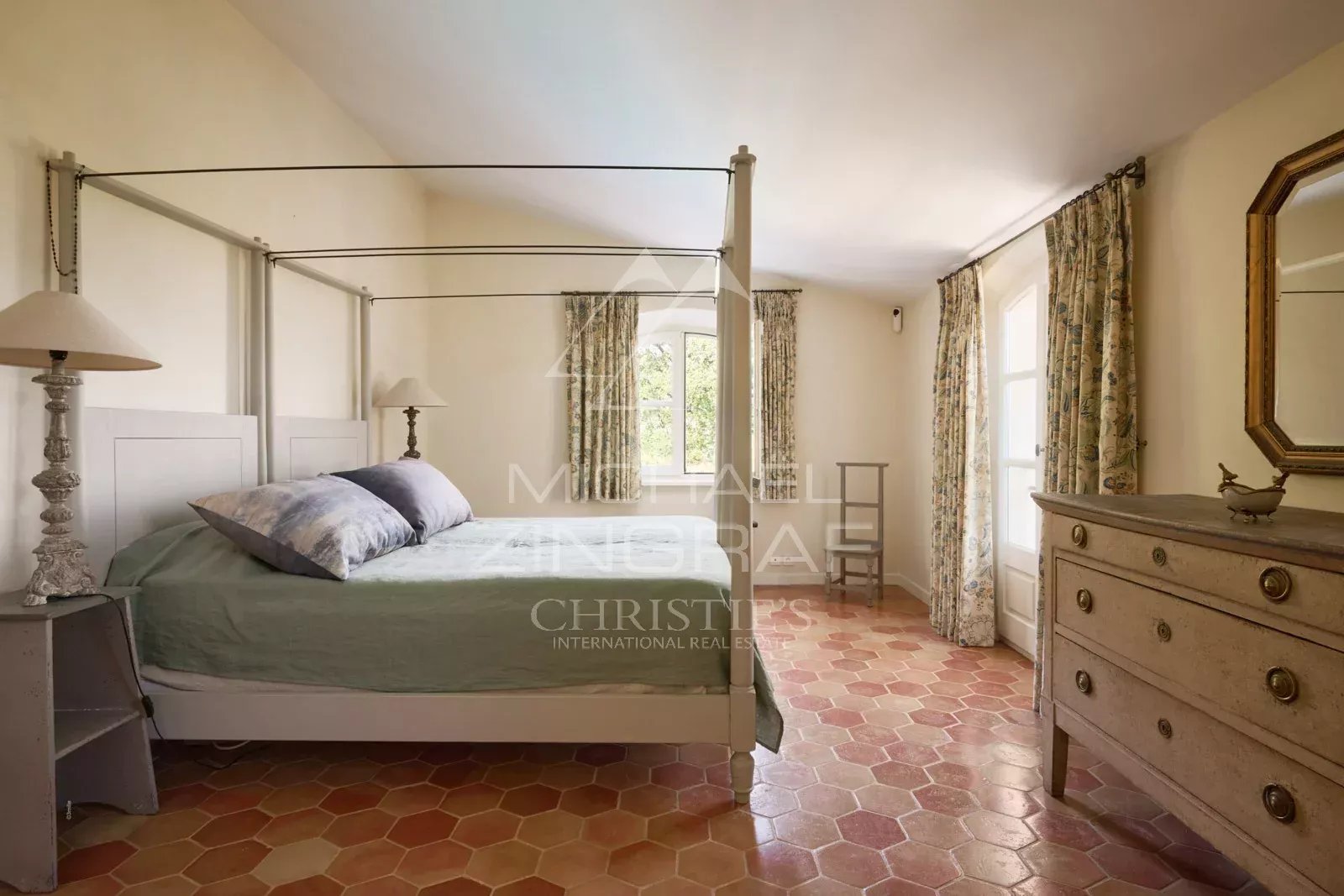 Villa with panoramic view and beautiful landscaped garden