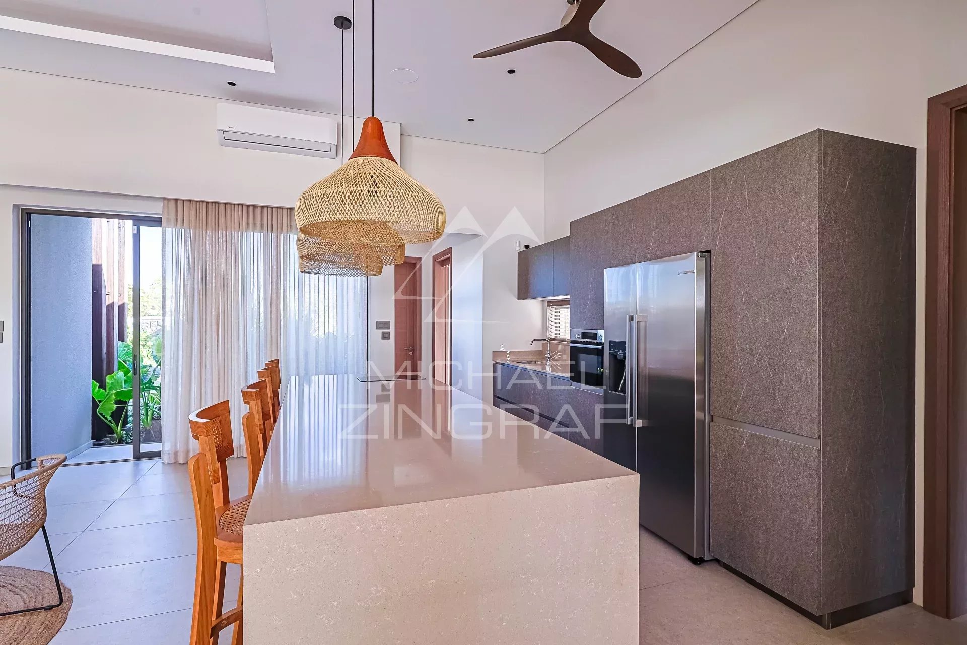 Moderne ebenerdige Villa mit Golfblick in ruhiger Lage