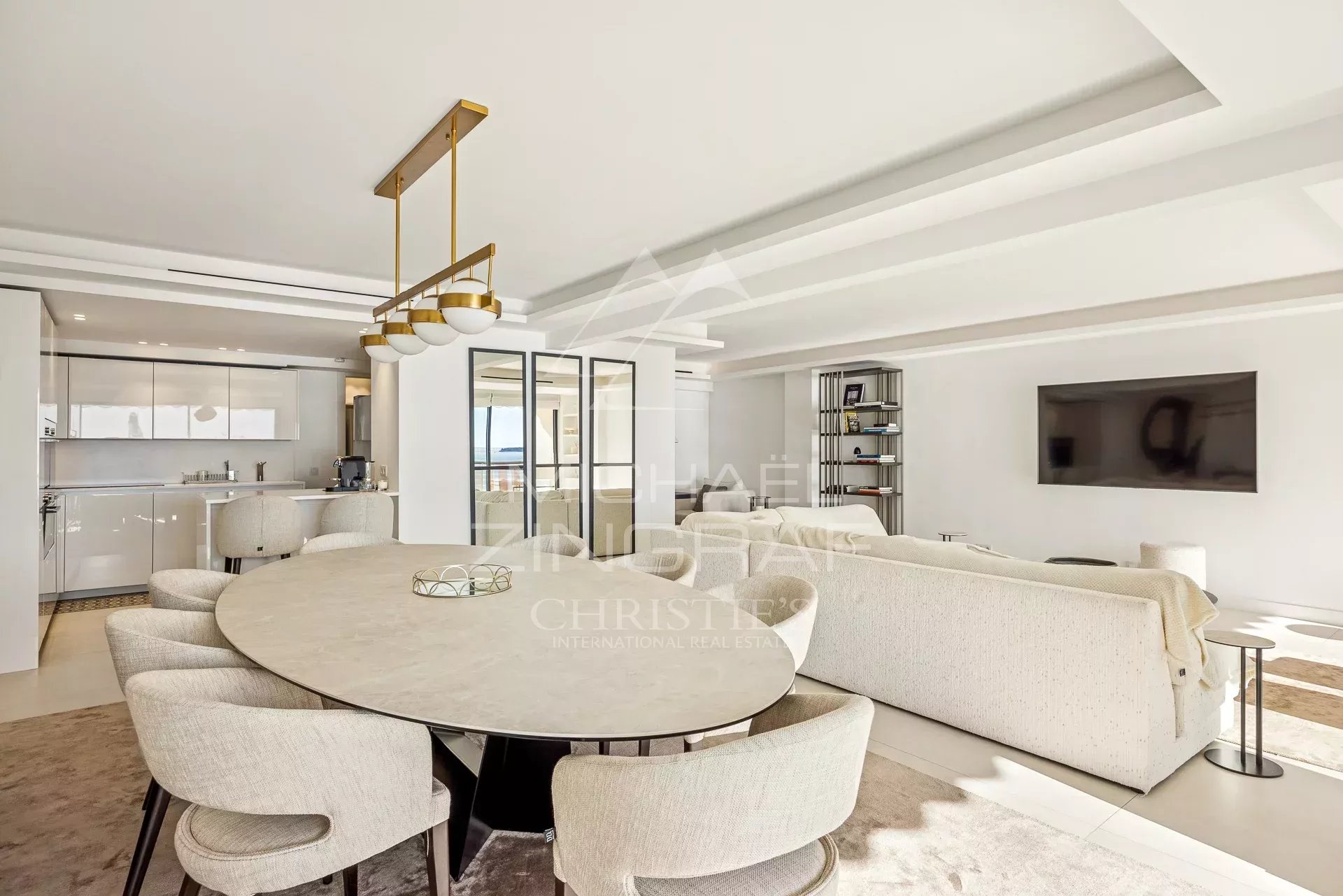 OFF MARKET - CANNES LA CROISETTE - LUXURIOUS 6-ROOM APARTMENT