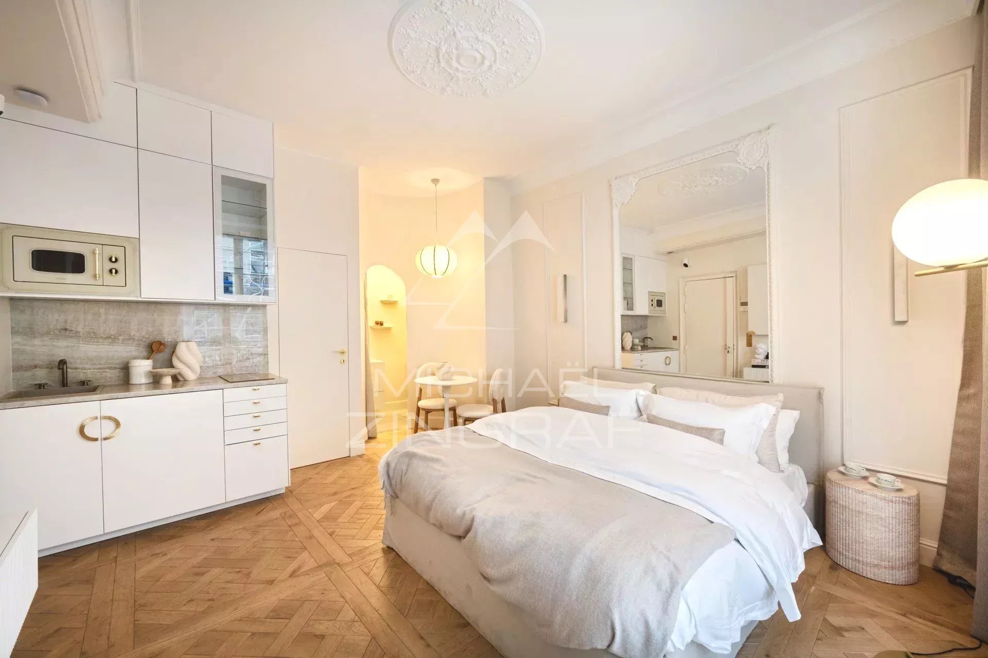 À VENDRE - APPARTEMENT PARFAIT ÉTAT - ADRESSE D'EXCEPTION  - RUE DE TOURNON