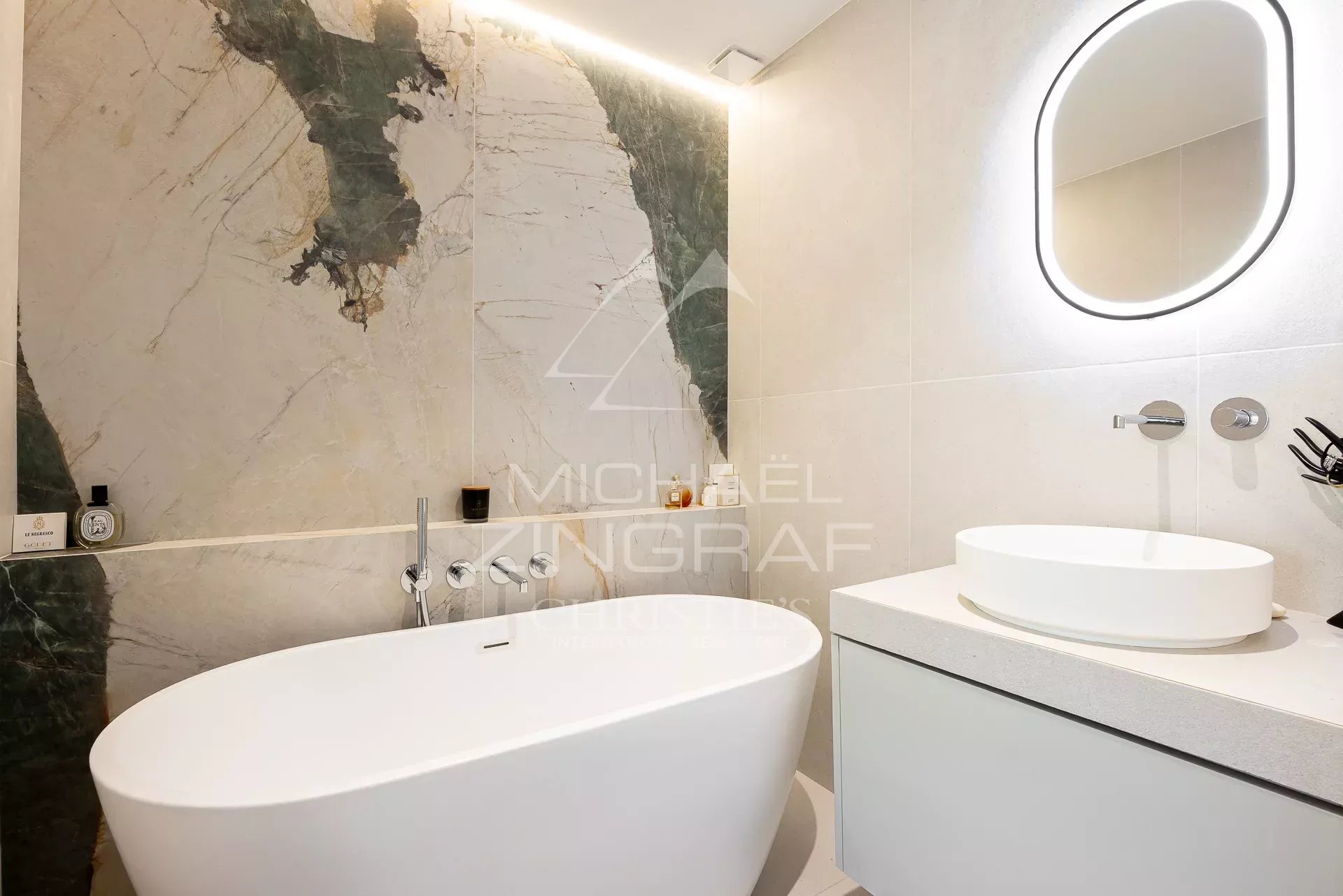 EXCEPTIONNEL APPARTEMENT AVEC TERRASSE AU COEUR DU CARRÉ D'OR DE NICE