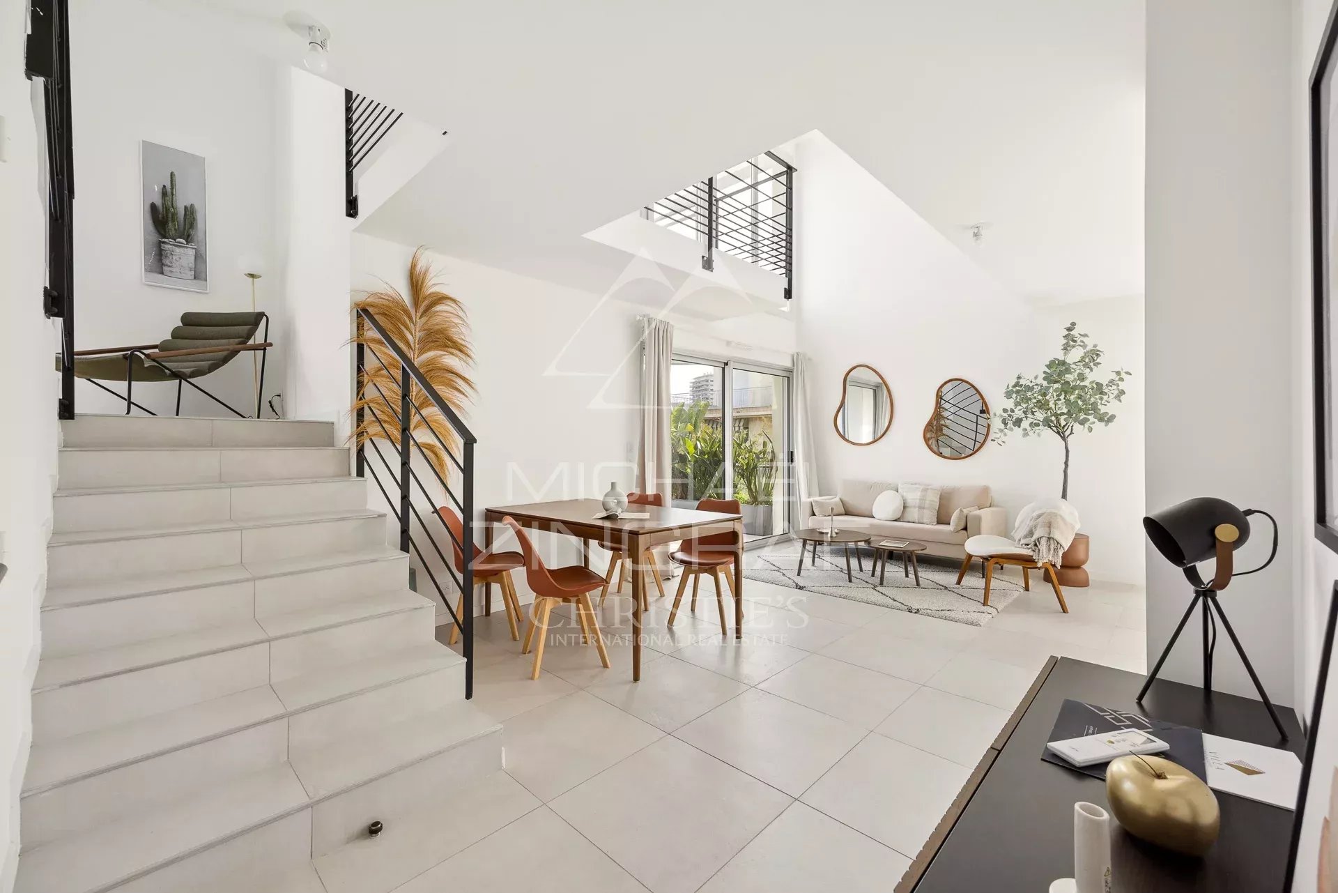 ANTIBES – DUPLEX DERNIER ÉTAGE – TERRASSES SUD – RÉSIDENCE RECENTE