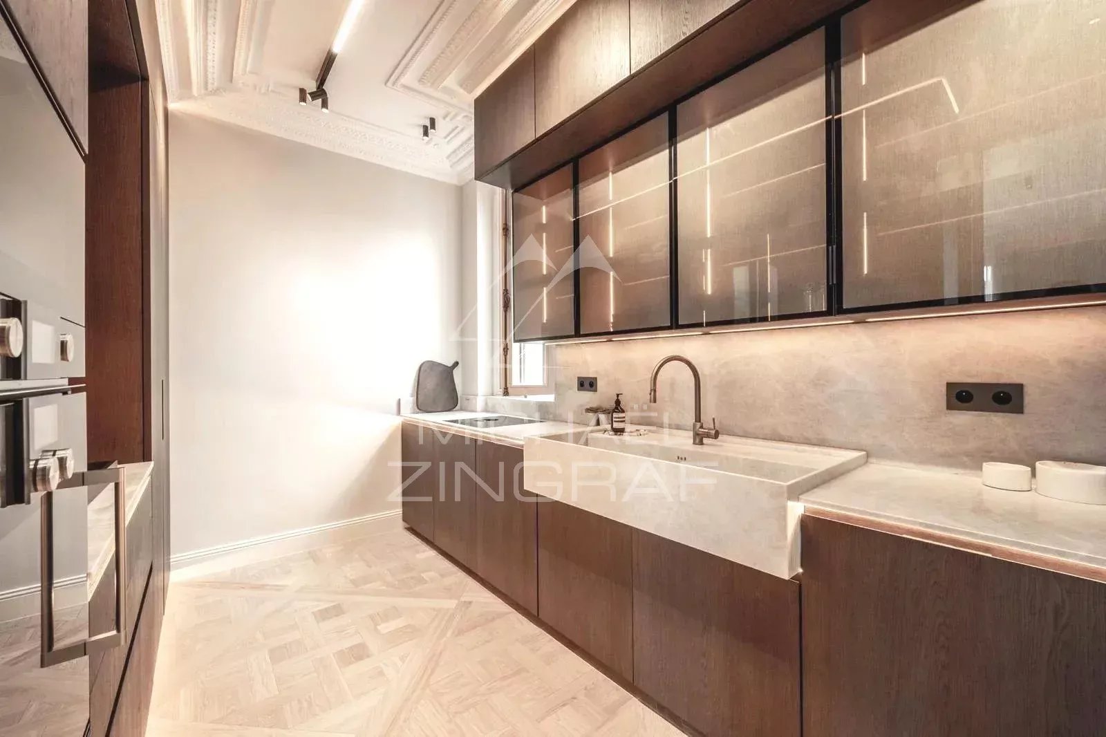 A vendre - Appartement 3 Suites - Paris 8eme - Triangle d'Or - Clim - Refait à neuf