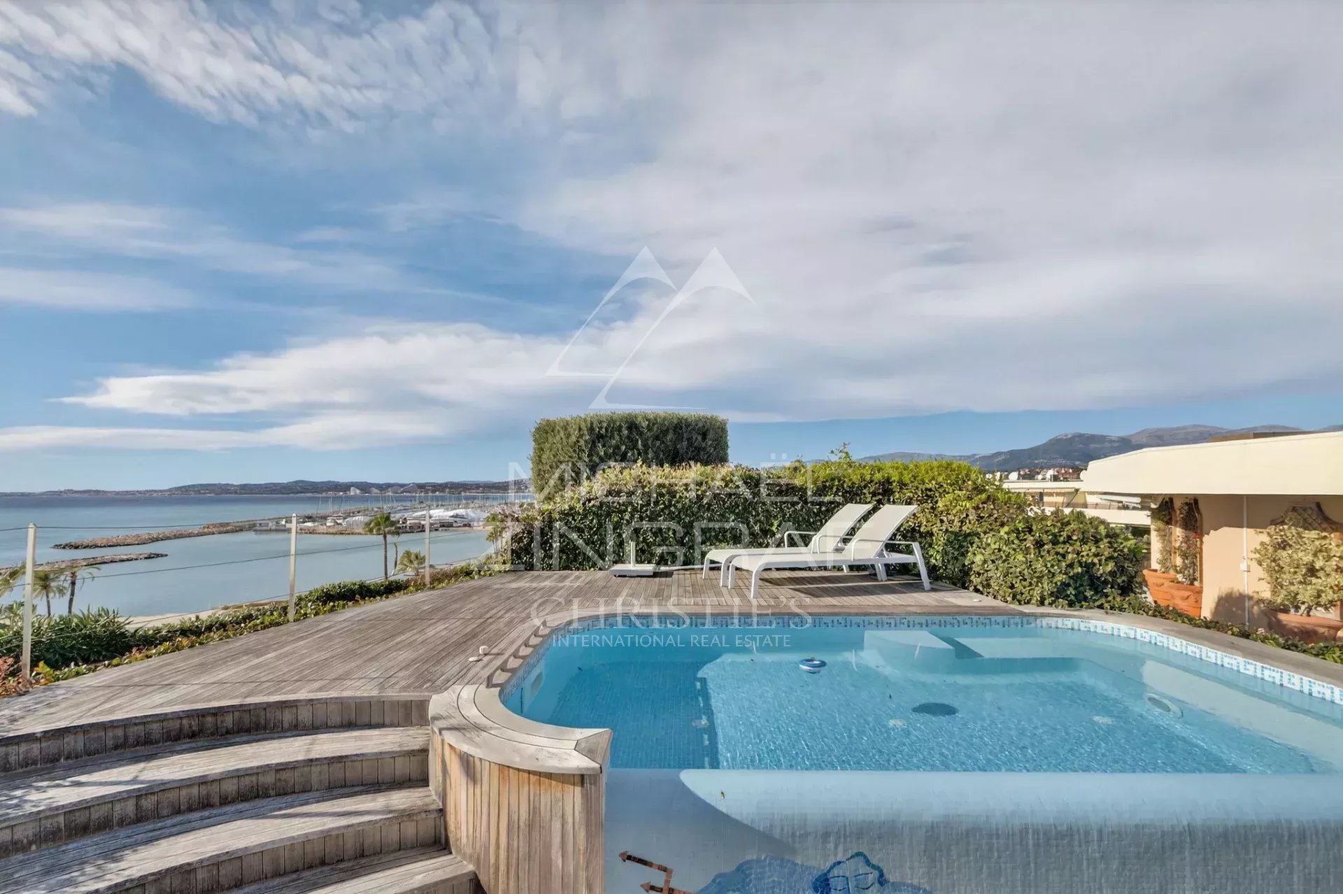 Proche Nice - Penthouse d’exception en dernier Étage avec vue Mer Panoramique