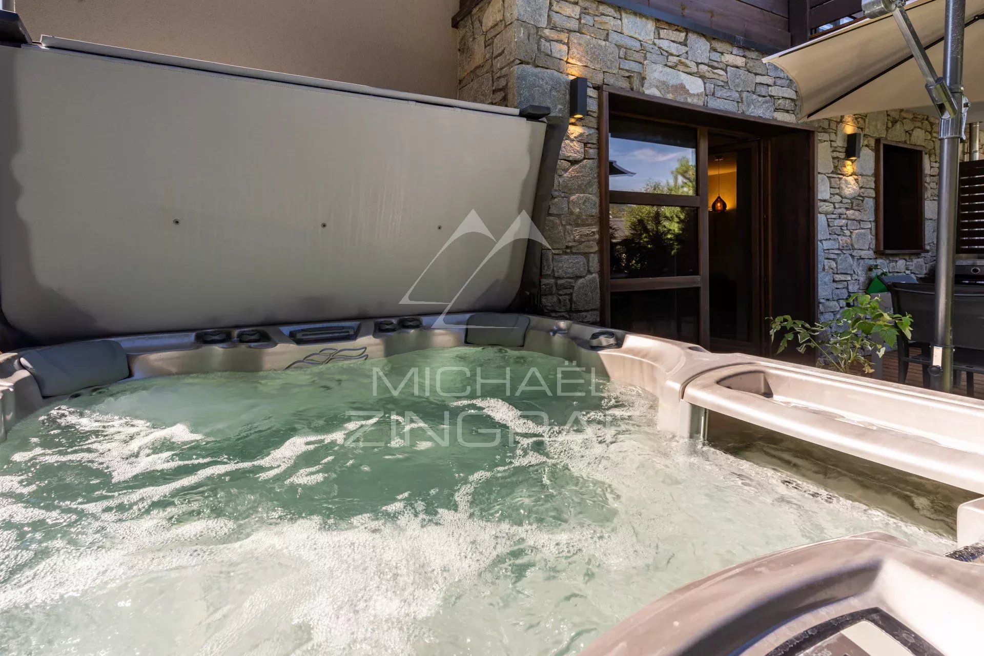 Garden level flat - One bedroom and mountain area - Near the centre & recent residence