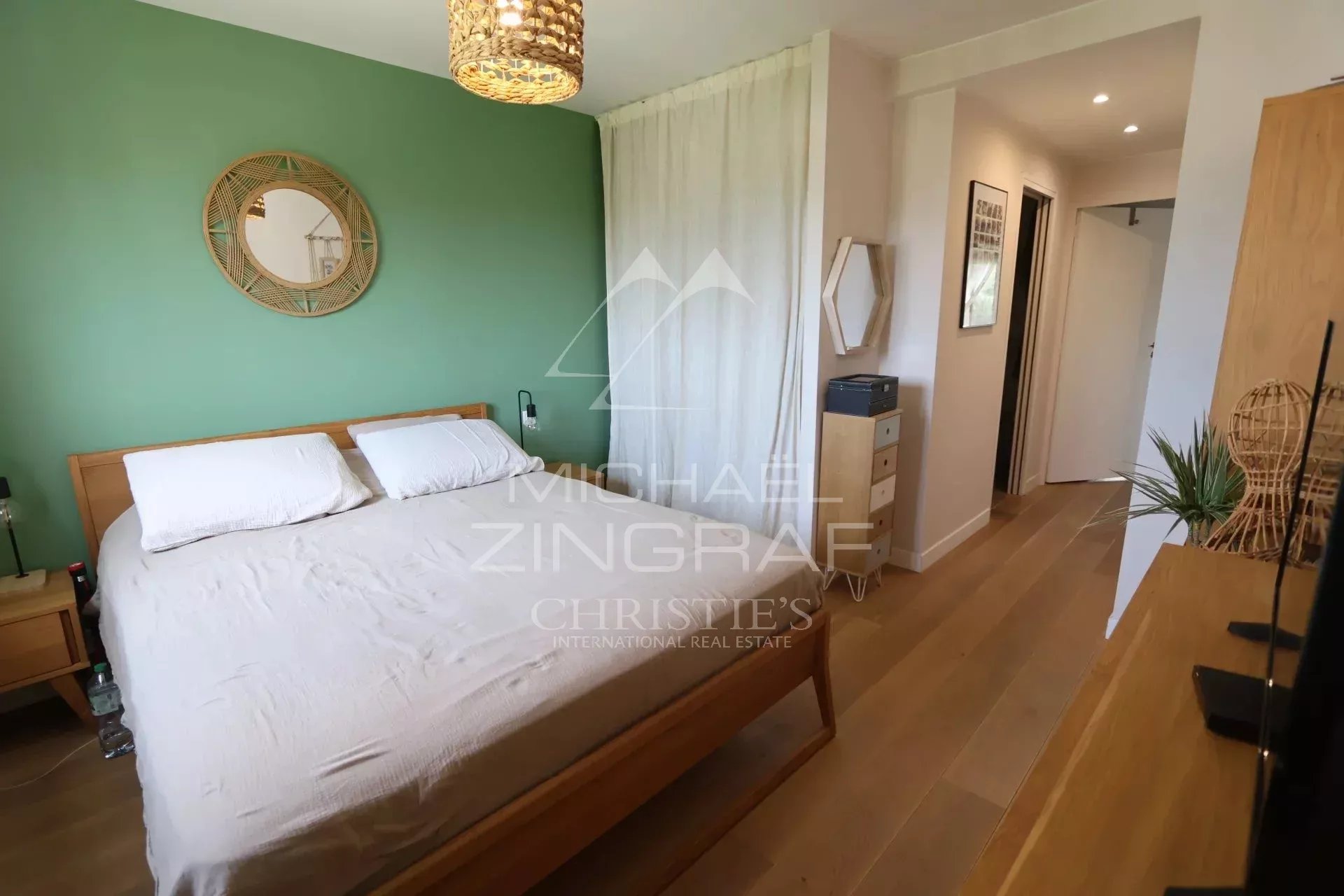 Dernier Étage Antibes – Appartement 4 Pièces avec Vue d’Exception et Prestations de Luxe