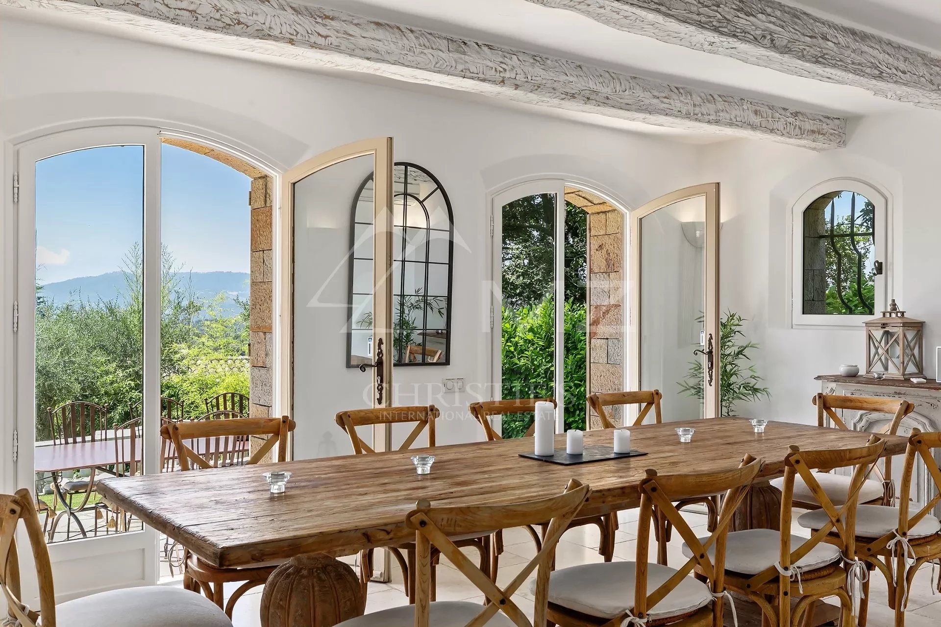 Mougins - Provencal villa with open views
