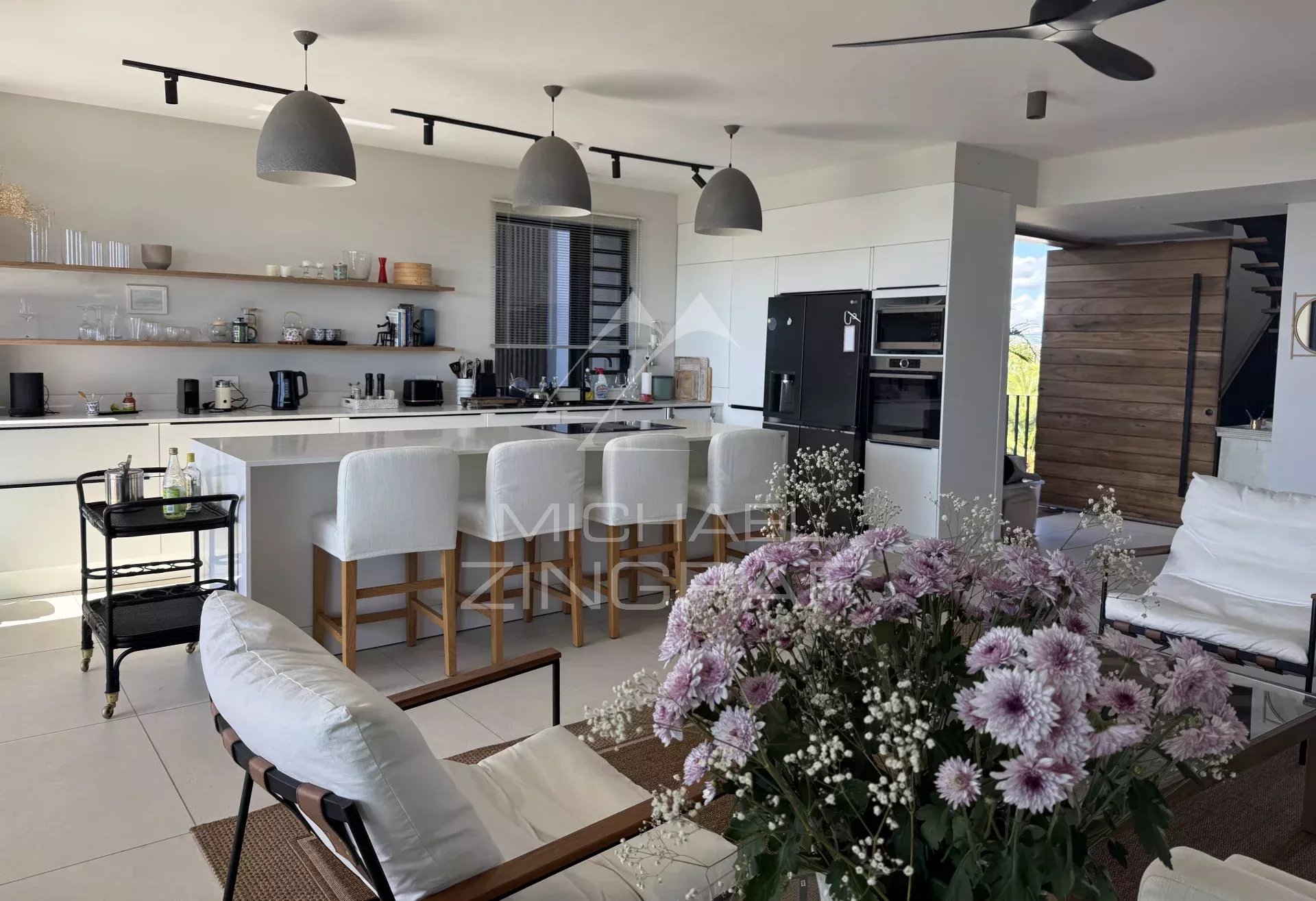 Luxury Penthouse with Sea Views – Pointe aux Canonniers