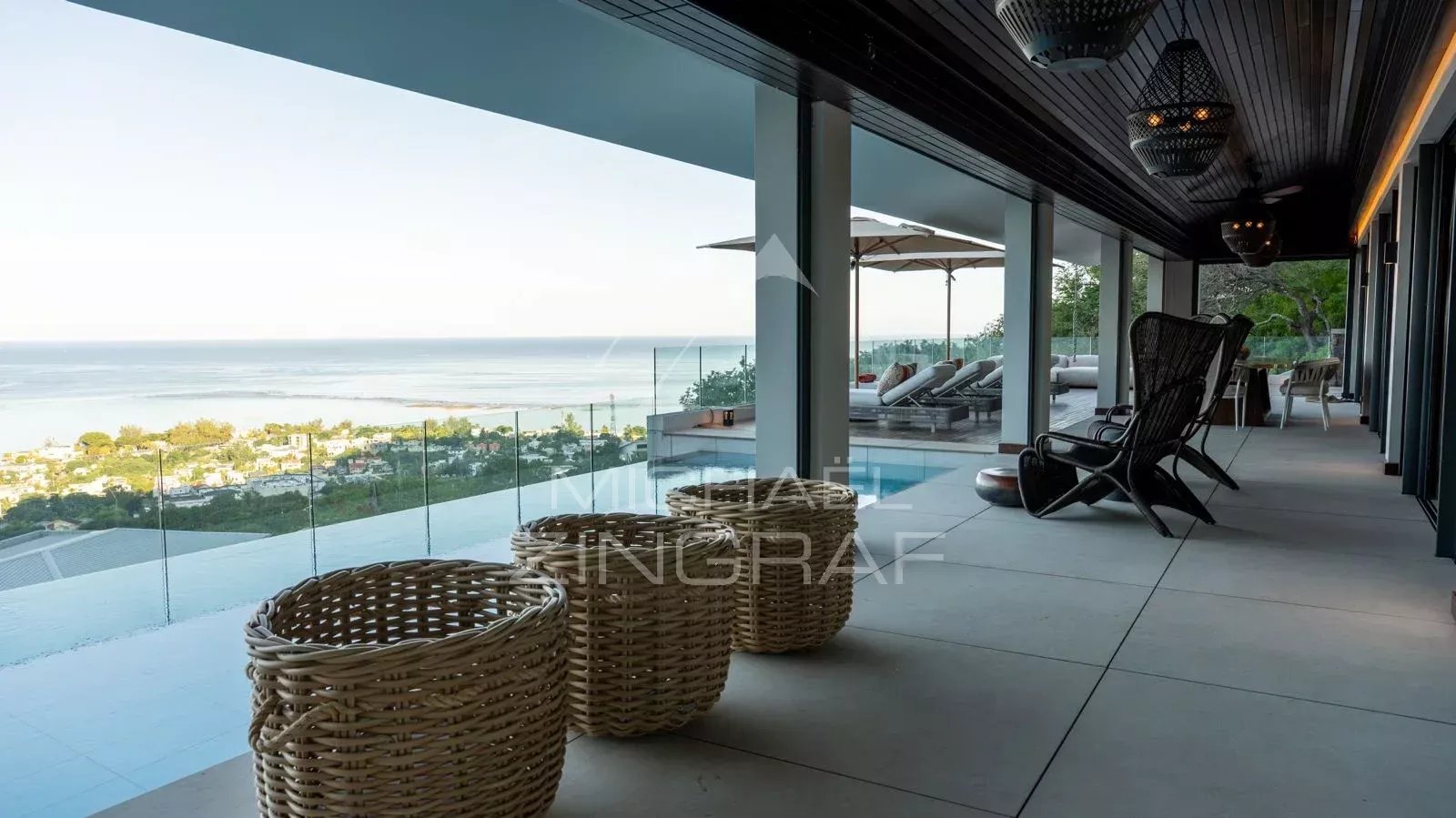 Île Maurice – Villa d’Exception Ultra Luxe avec Vue Panoramique sur Le Morne – Rivière Noire