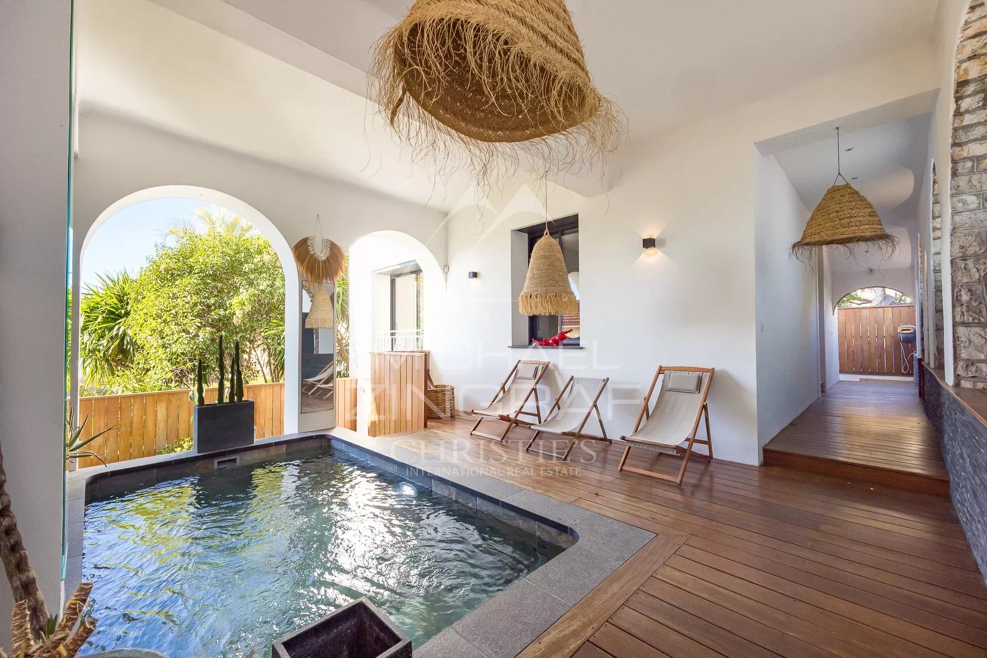 NAHE DEM ZENTRUM VON CANNES – RENOVIERTES BELLE-ÉPOQUE-STADTHAUS