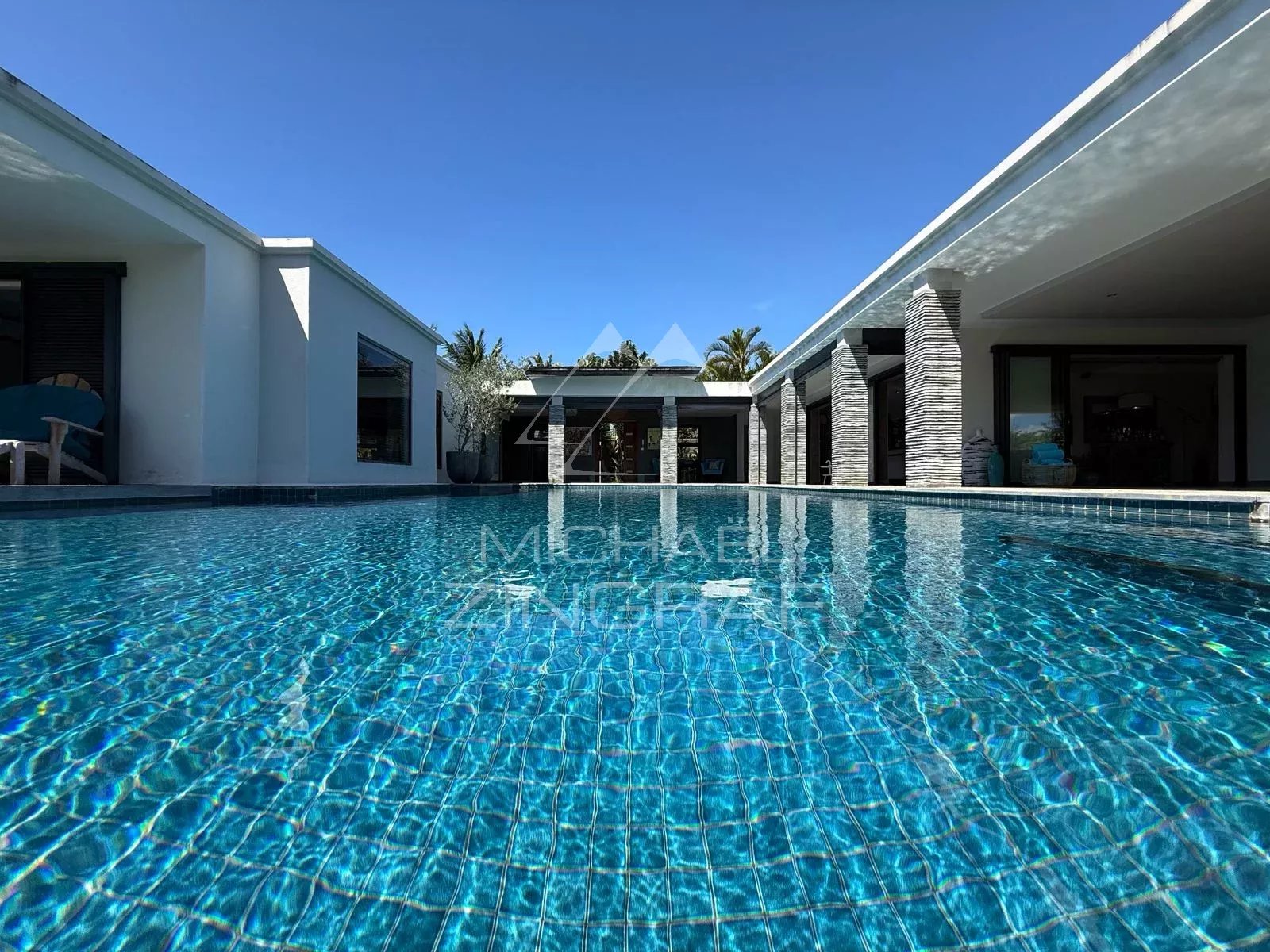Villa d’Exception au Bord d’un Barachois à Calodyne