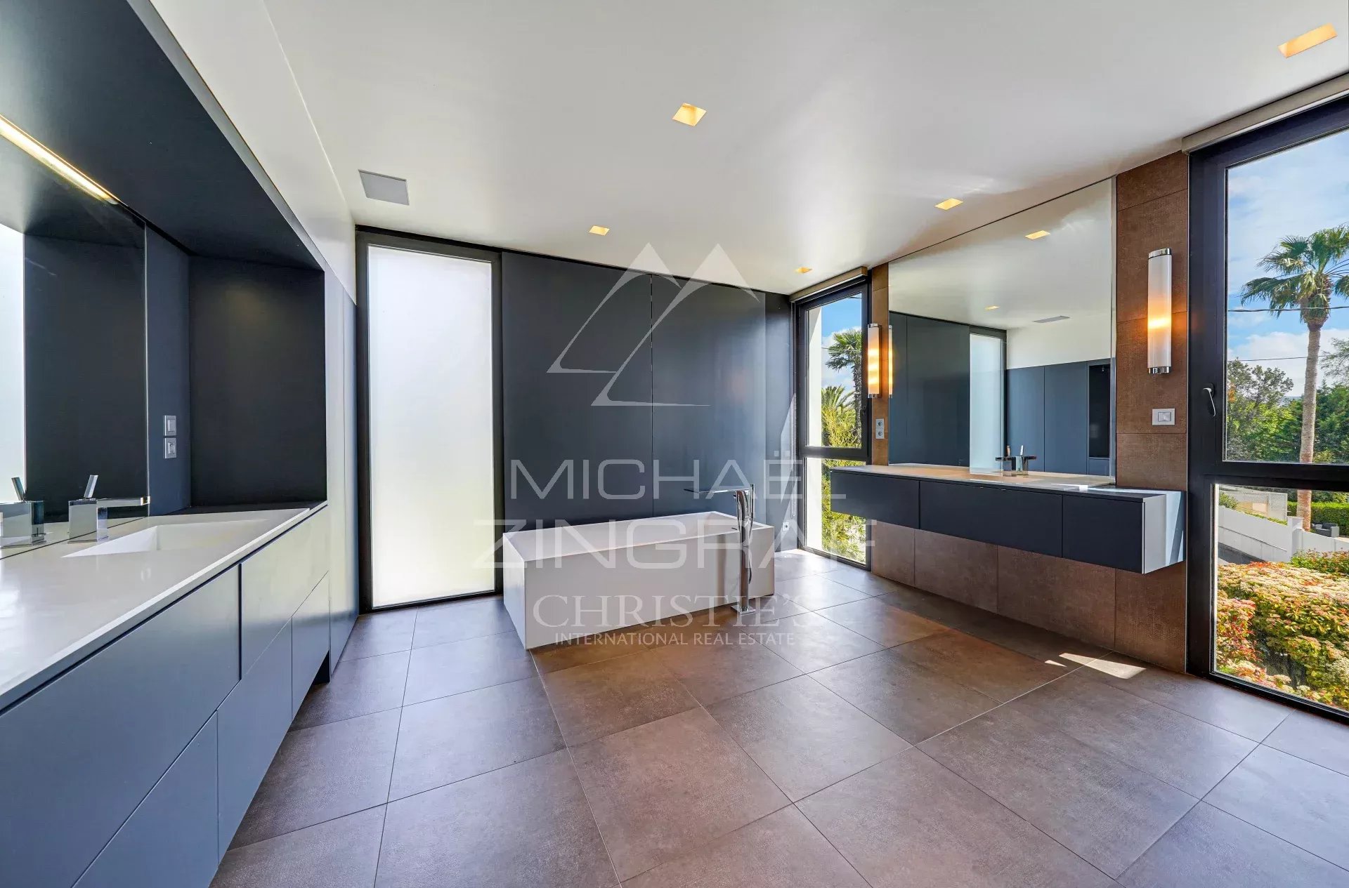 Domaine exclusif - belle villa contemporaine proche de la plage