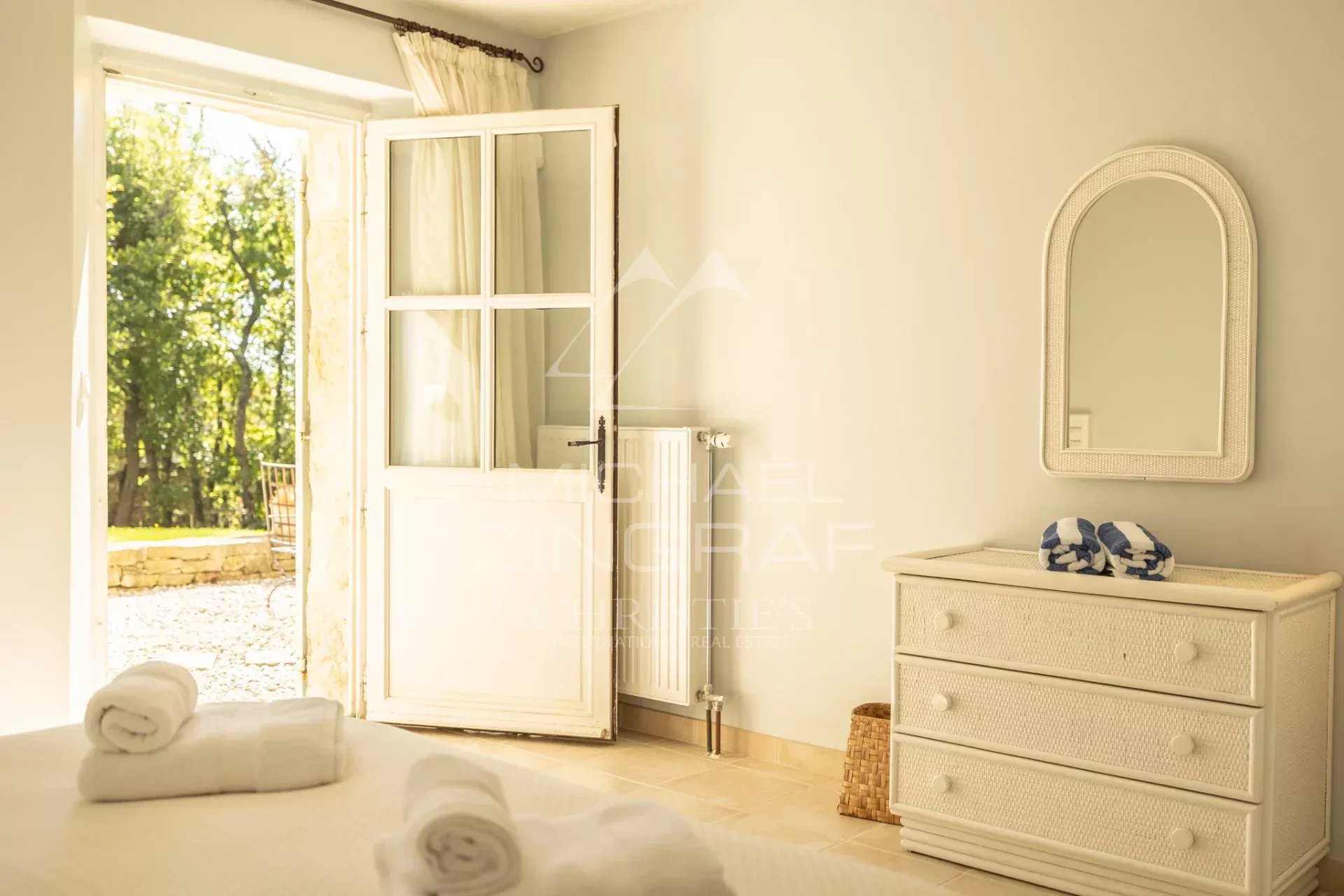 Gordes – Wunderschönes Steinhaus mit Aussicht und Pool, nur wenige Schritte vom Dorfzentrum entfernt