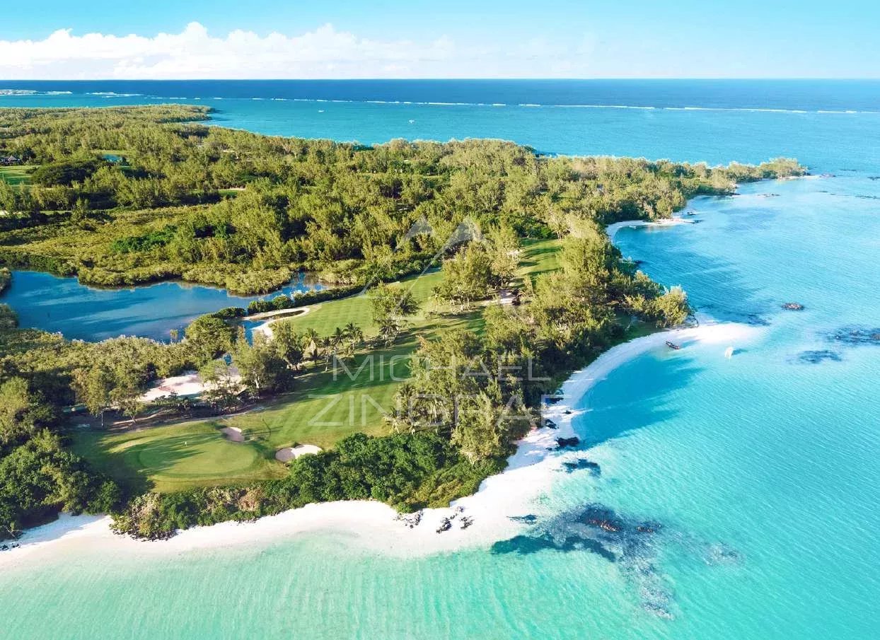 Moderne Villa mit Panoramablick auf den Golfplatz