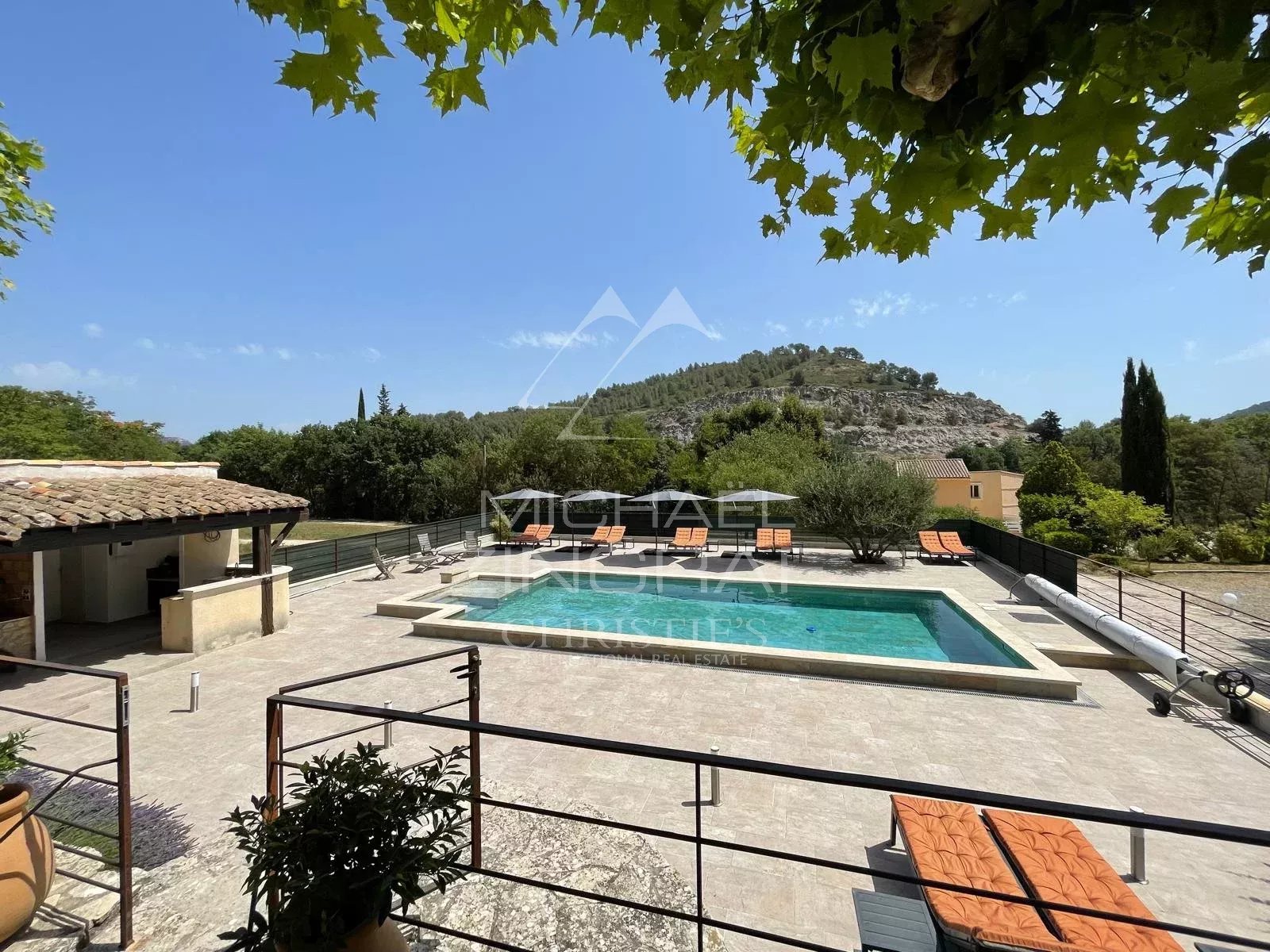 Proche Aix-en-Provence, Élégante propriété avec piscine