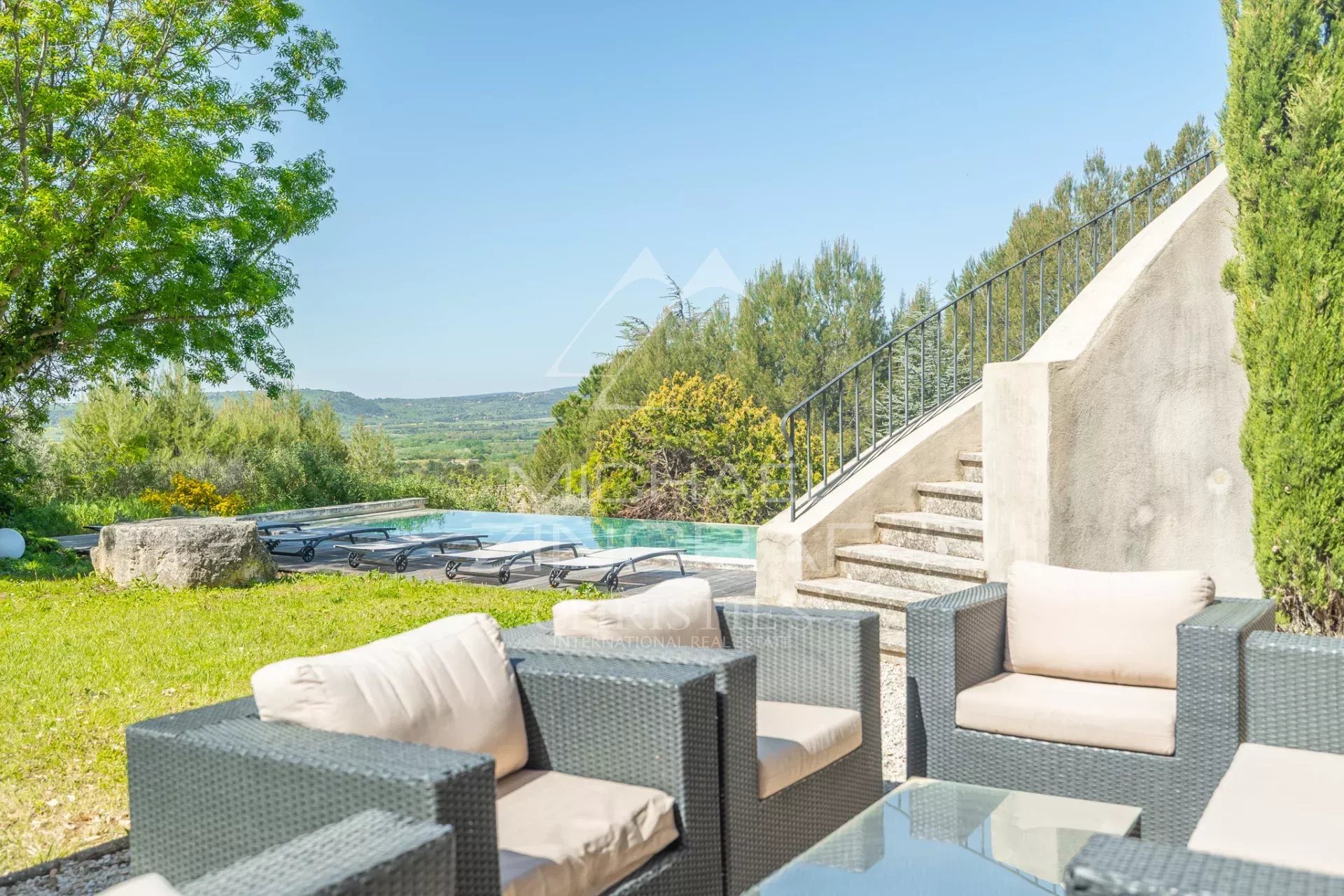 Roussillon - Superbe maison en pierre avec piscine et vues panoramiques exceptionnelles