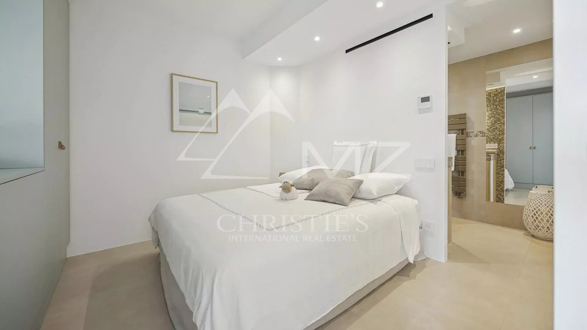 Wunderschöne Zwei-Zimmer-Wohnung mit Panoramameerblick