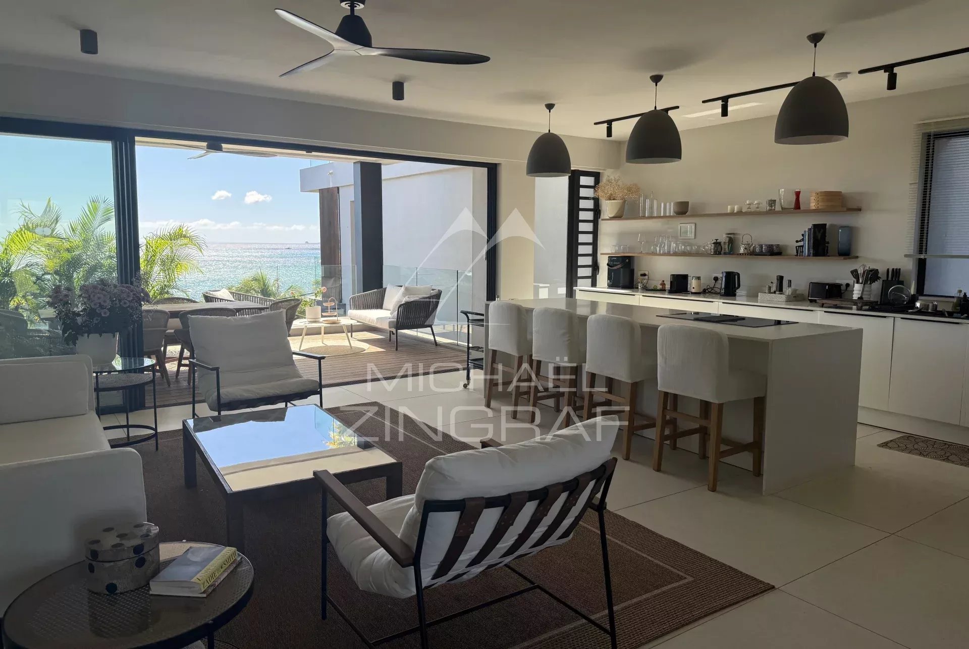 Luxury Penthouse with Sea Views – Pointe aux Canonniers