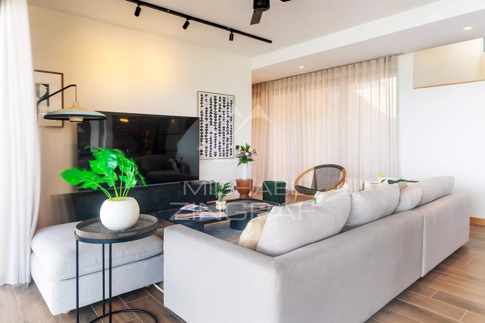 Puppen 5 -Bedroom Villa - Black Riviere