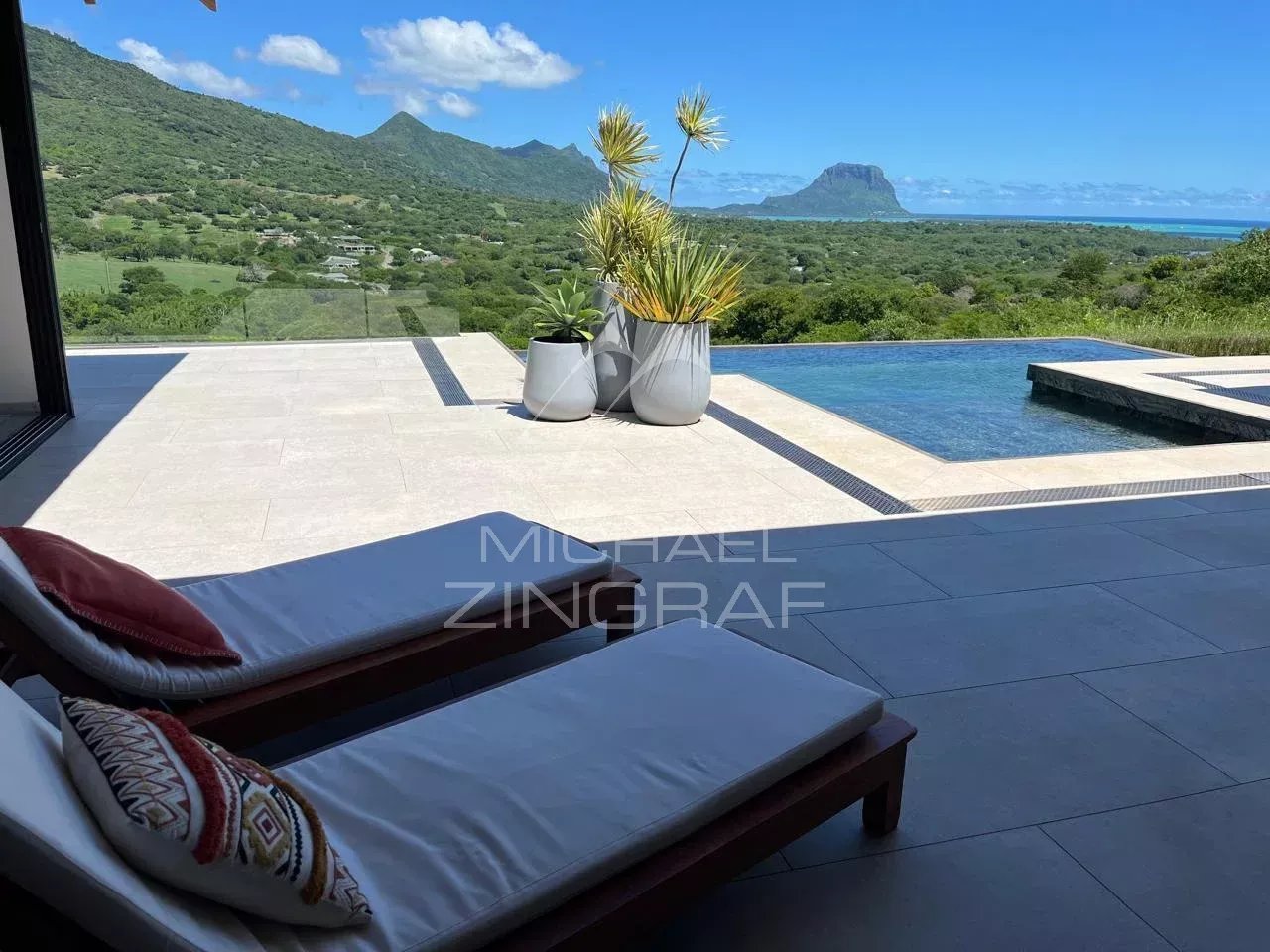 Exceptional Luxury Villa in Black River