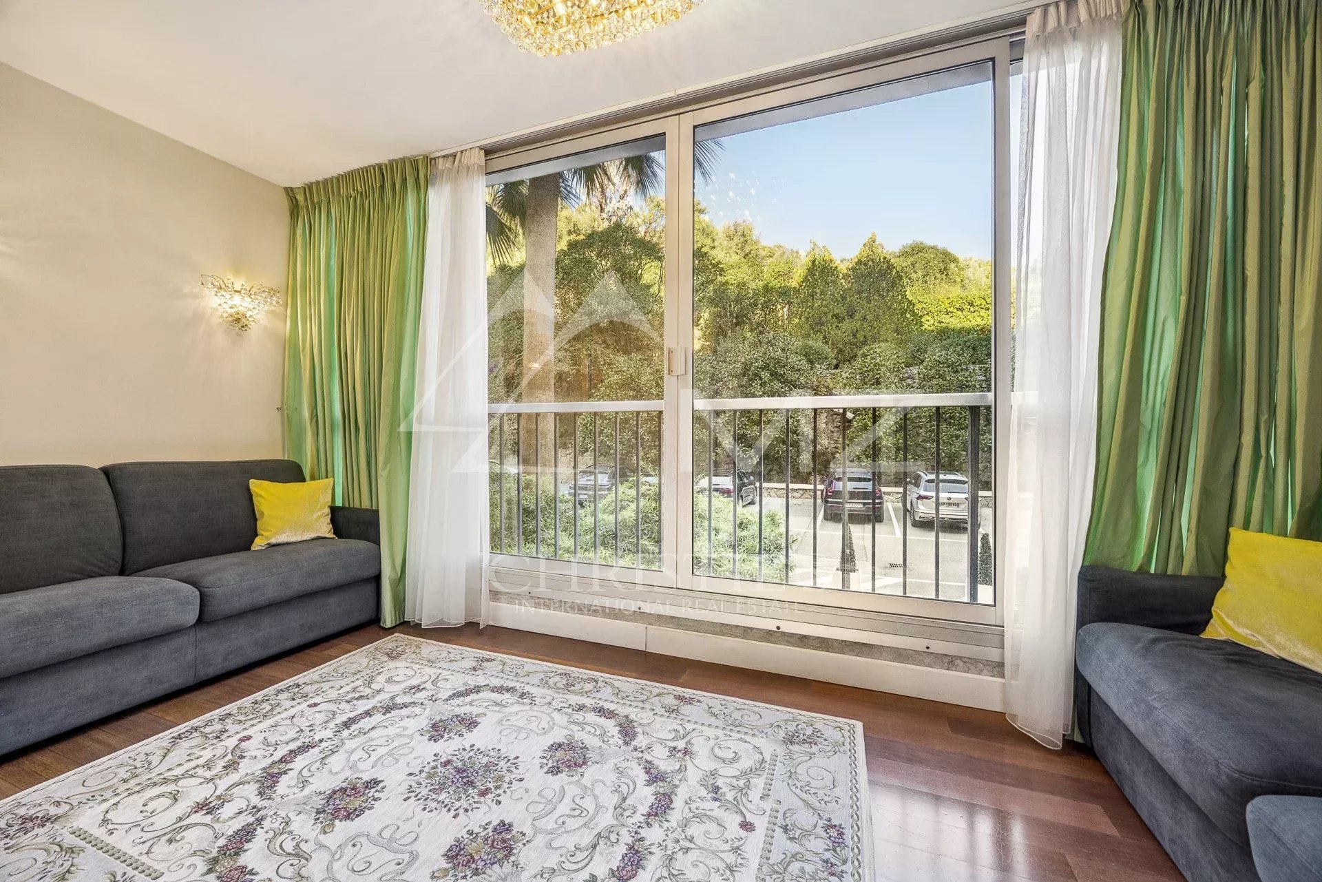 Hervorragende 4-Zimmer-Wohnung in einer prestigeträchtigen Residenz