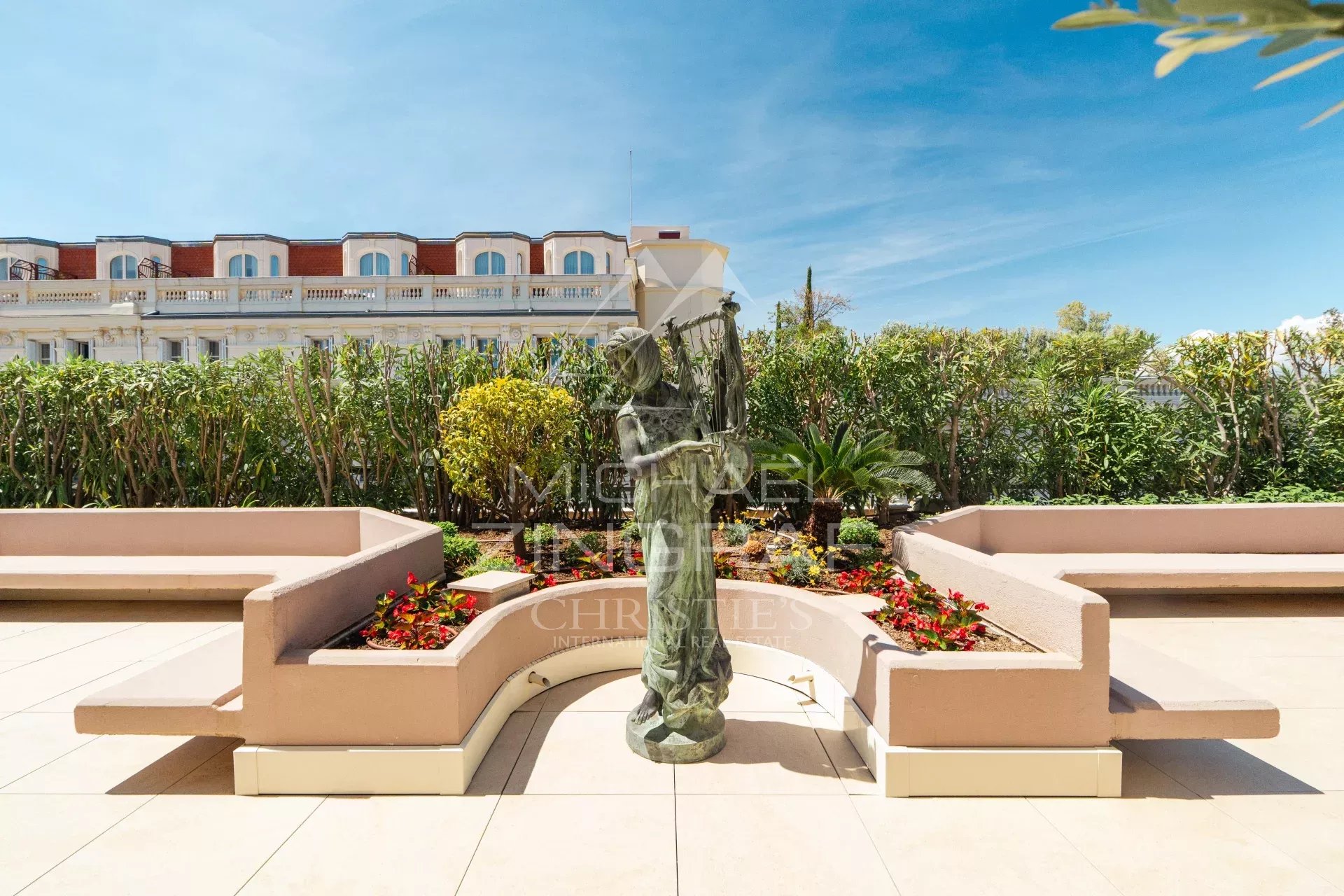 EXCLUSIVITE-CANNES APPARTEMENT D'EXCEPTION  DANS UNE RESIDENCE DE STANDING