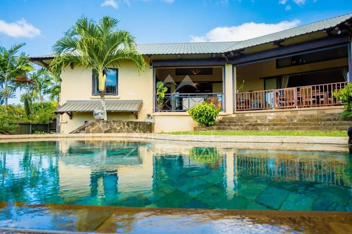 Exceptional Villa with Panoramic Views in a Prestigious Residential Estate