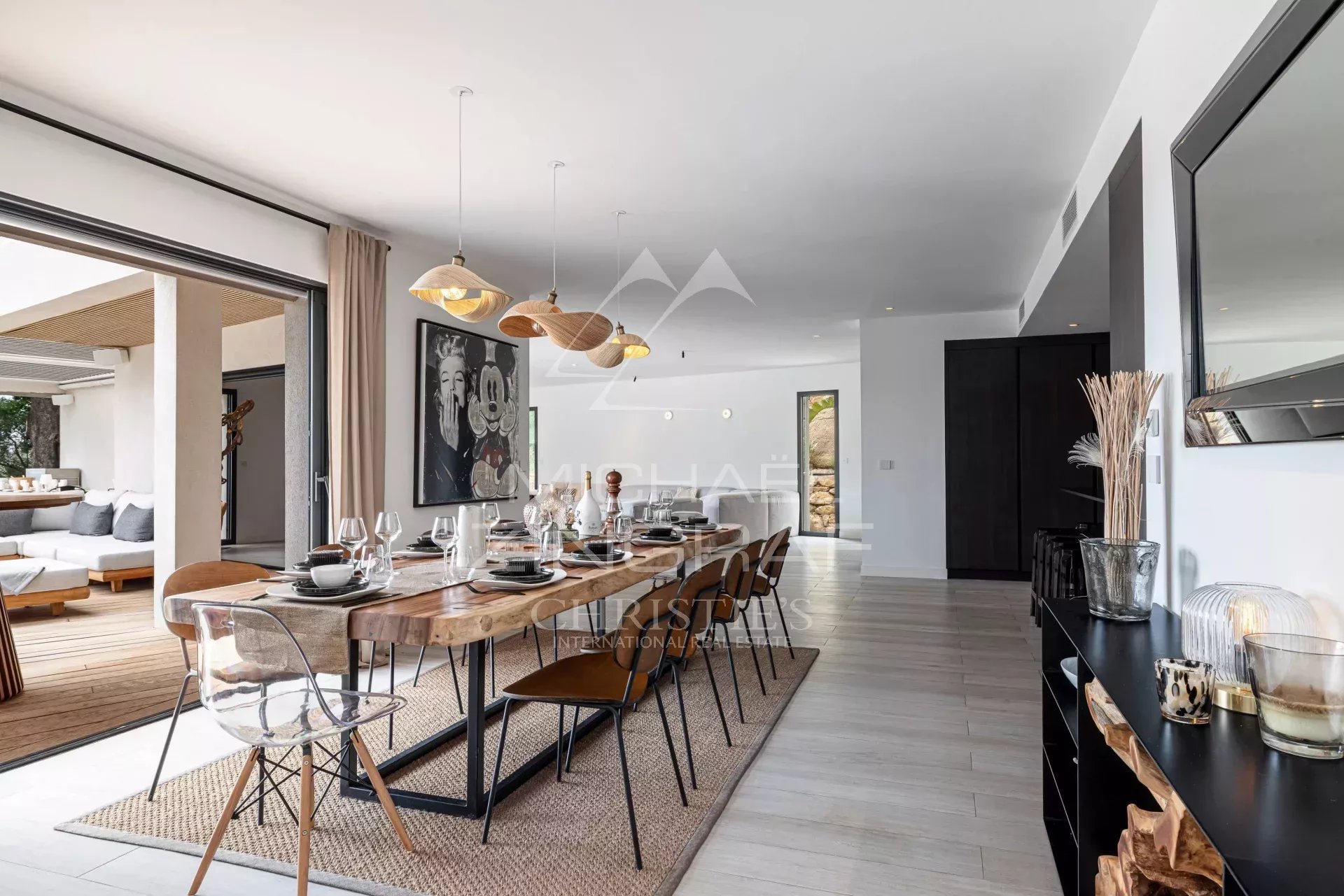 Villa contemporaine dans un domaine privé