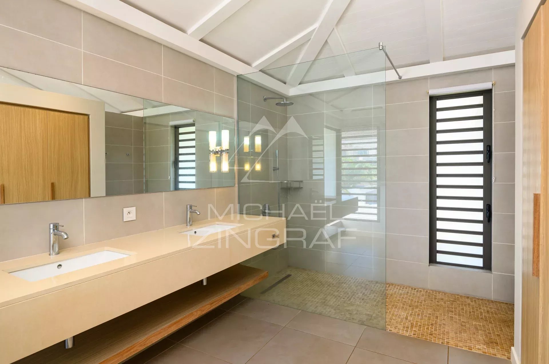 4-Bedroom Villa – Beachfront in Azuri