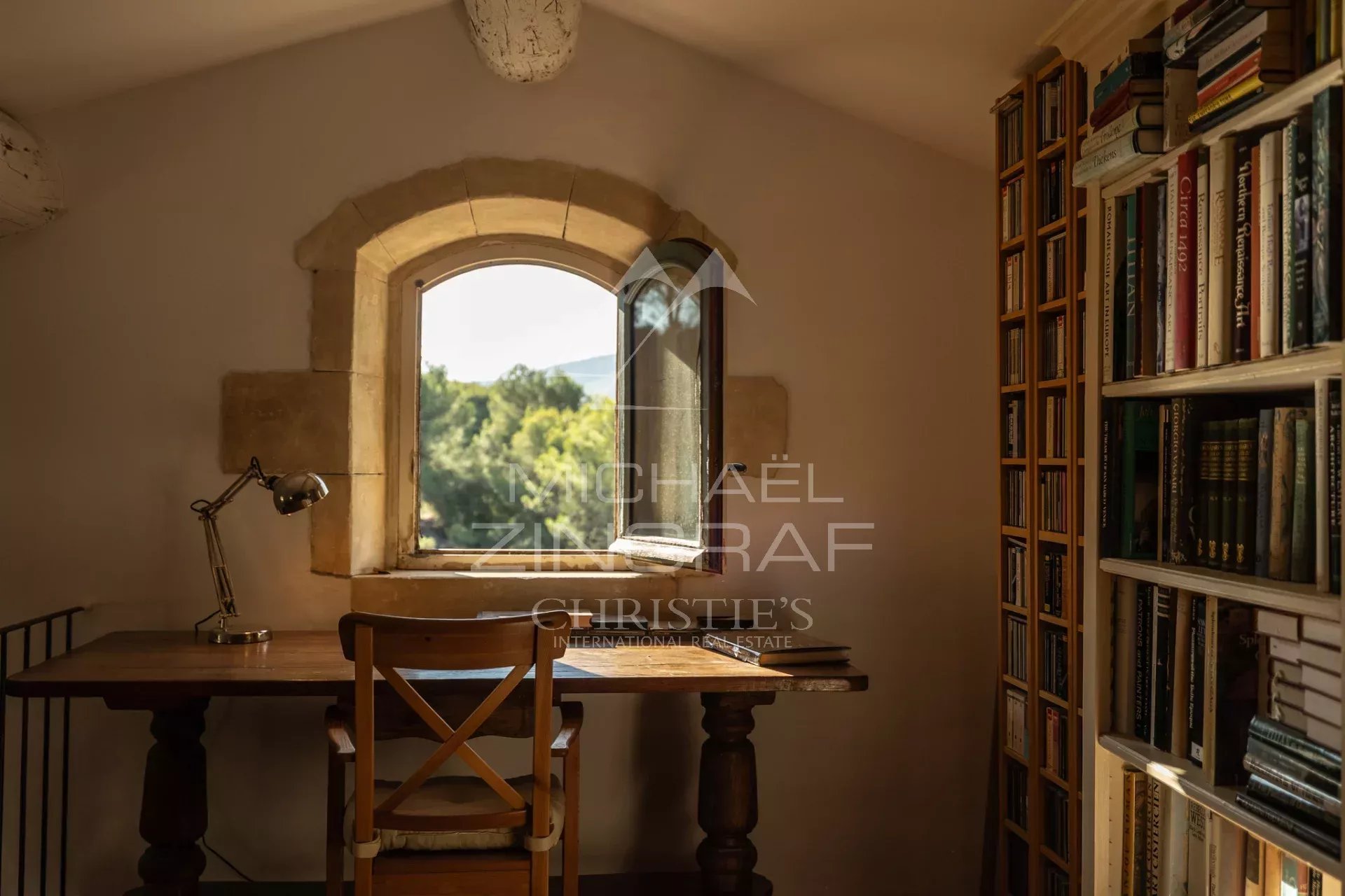 Exclusivité - Propriété troglodyte unique au cœur du Luberon