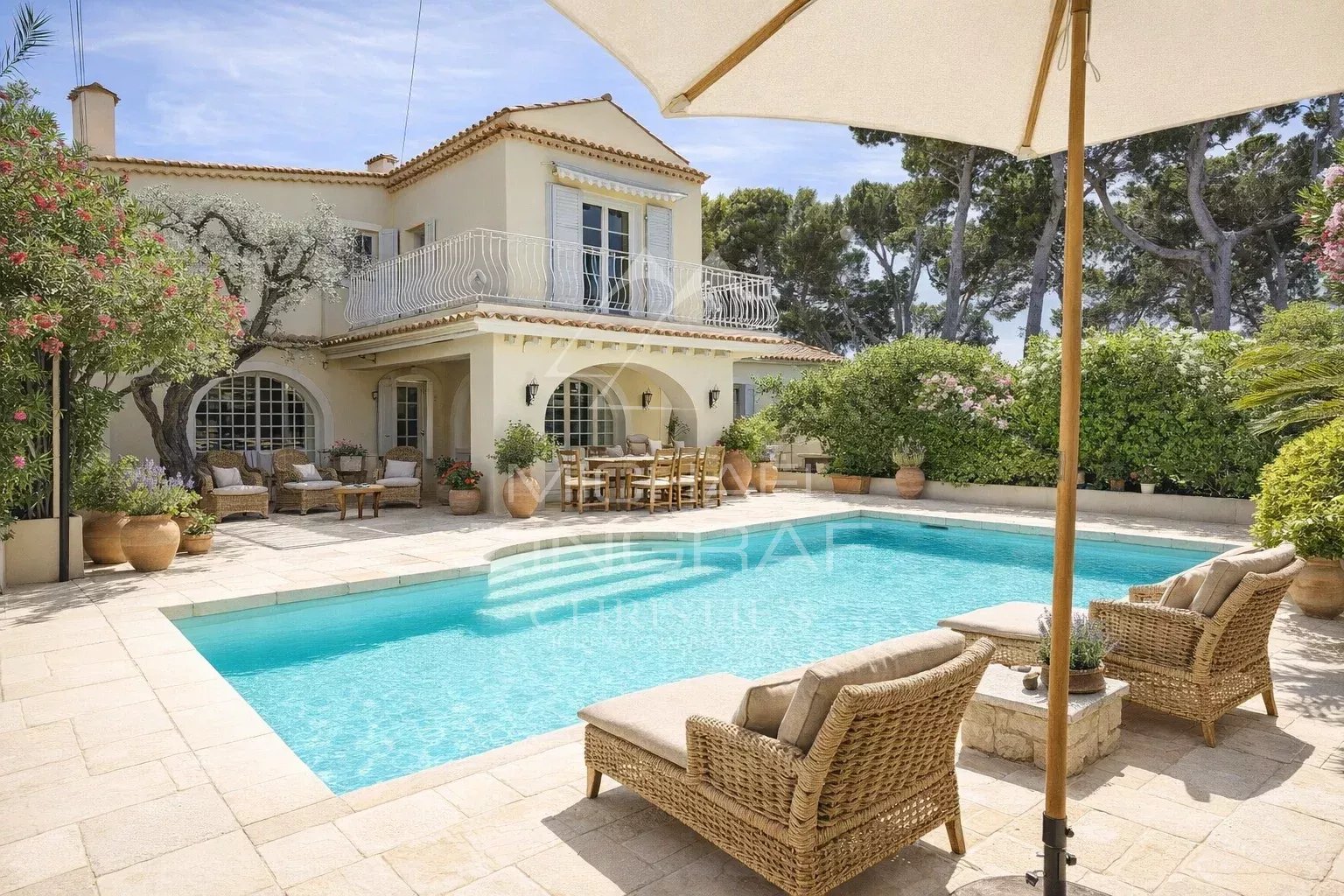 Cap d’Antibes – Elegant Villa in Absolute Privacy, Walking Distance to Garoupe Beaches