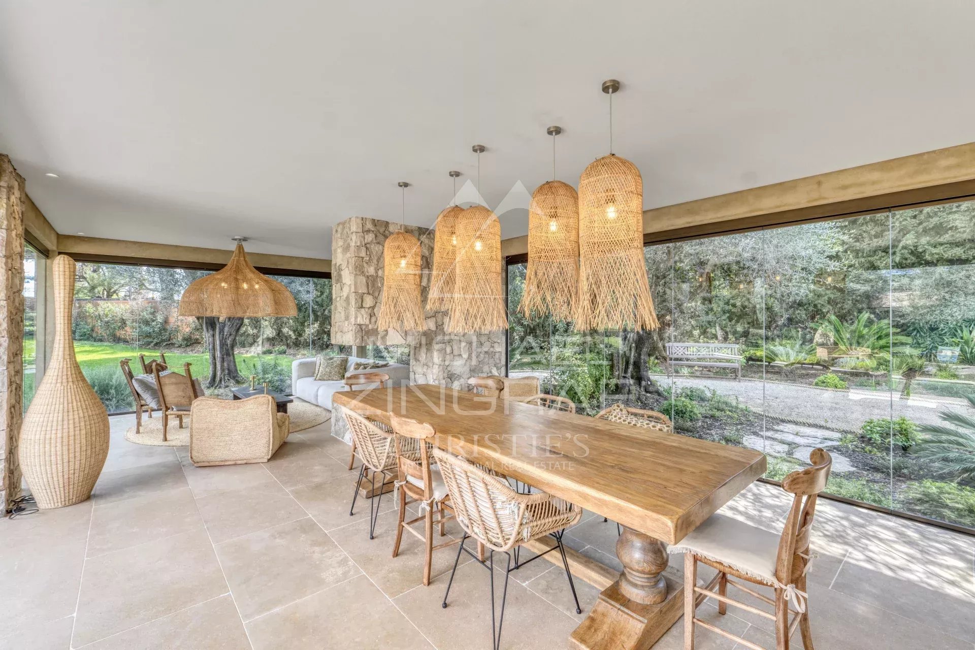 In der Nähe von Cannes – Hervorragende Villa mit Charme und moderner Ausstattung – 5/6 Schlafzimmer