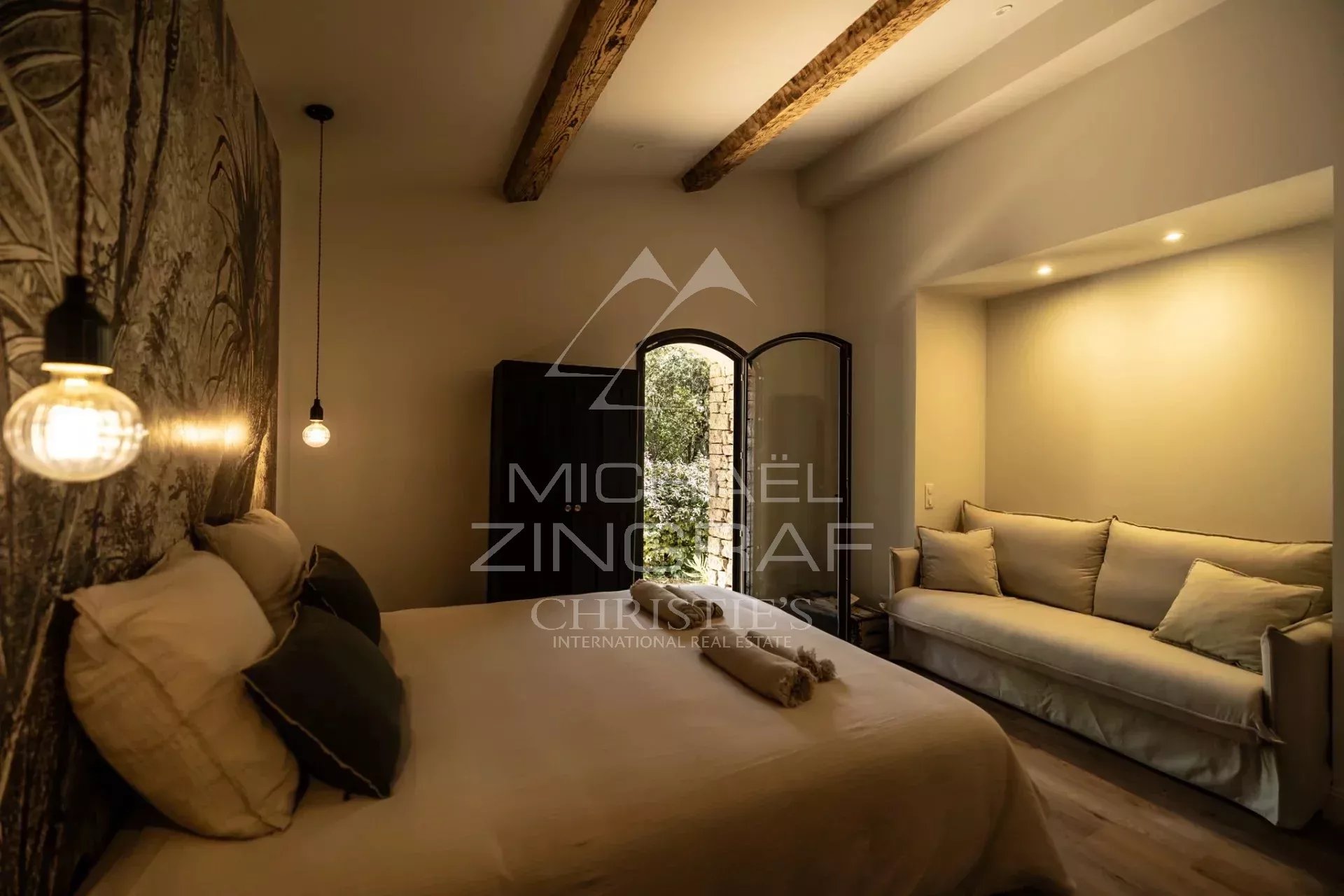 Gordes - Maison en pierre rénovée avec piscine proche du village