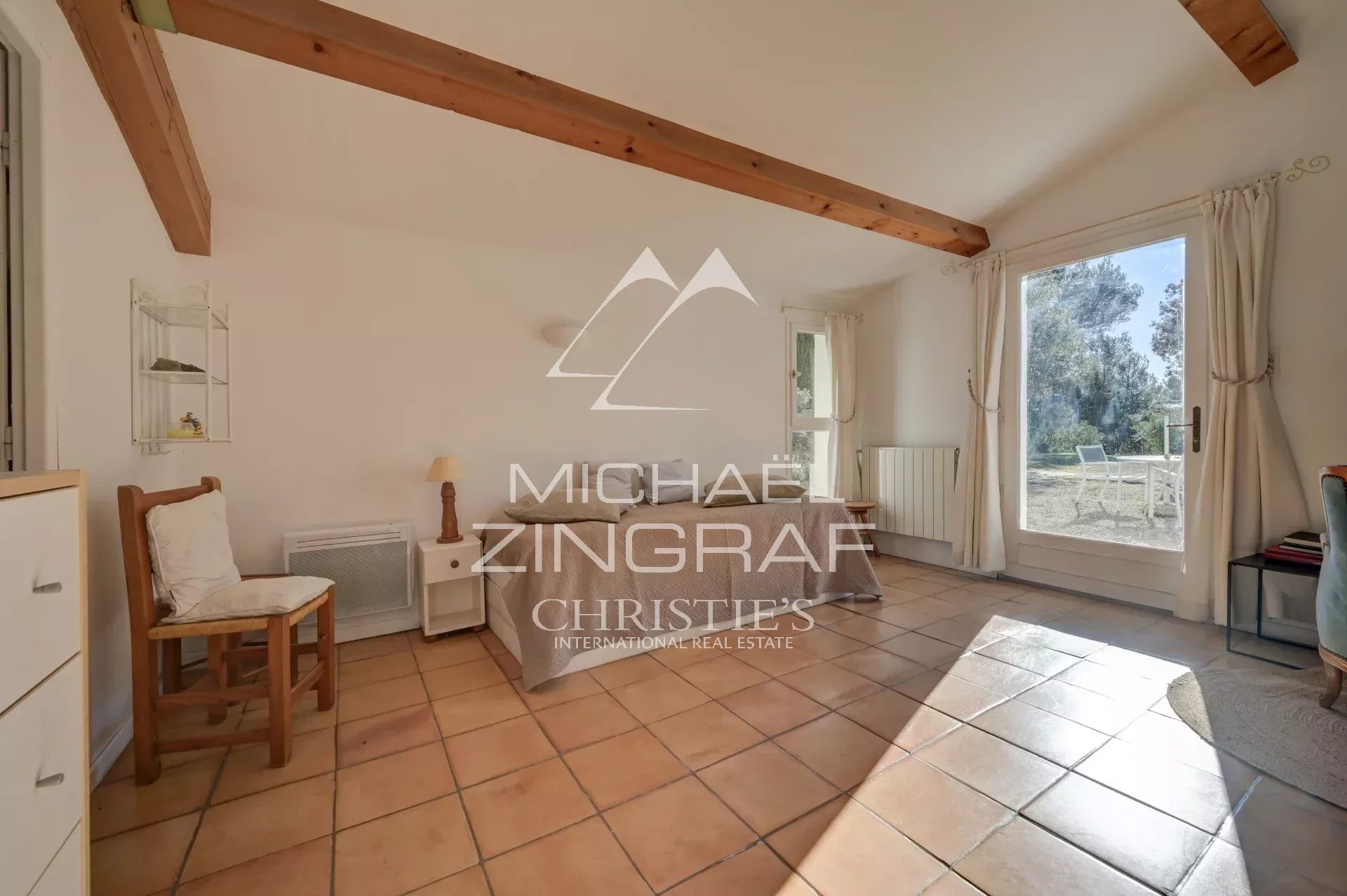 House in an exceptional setting 20 km from Aix-en-Provence