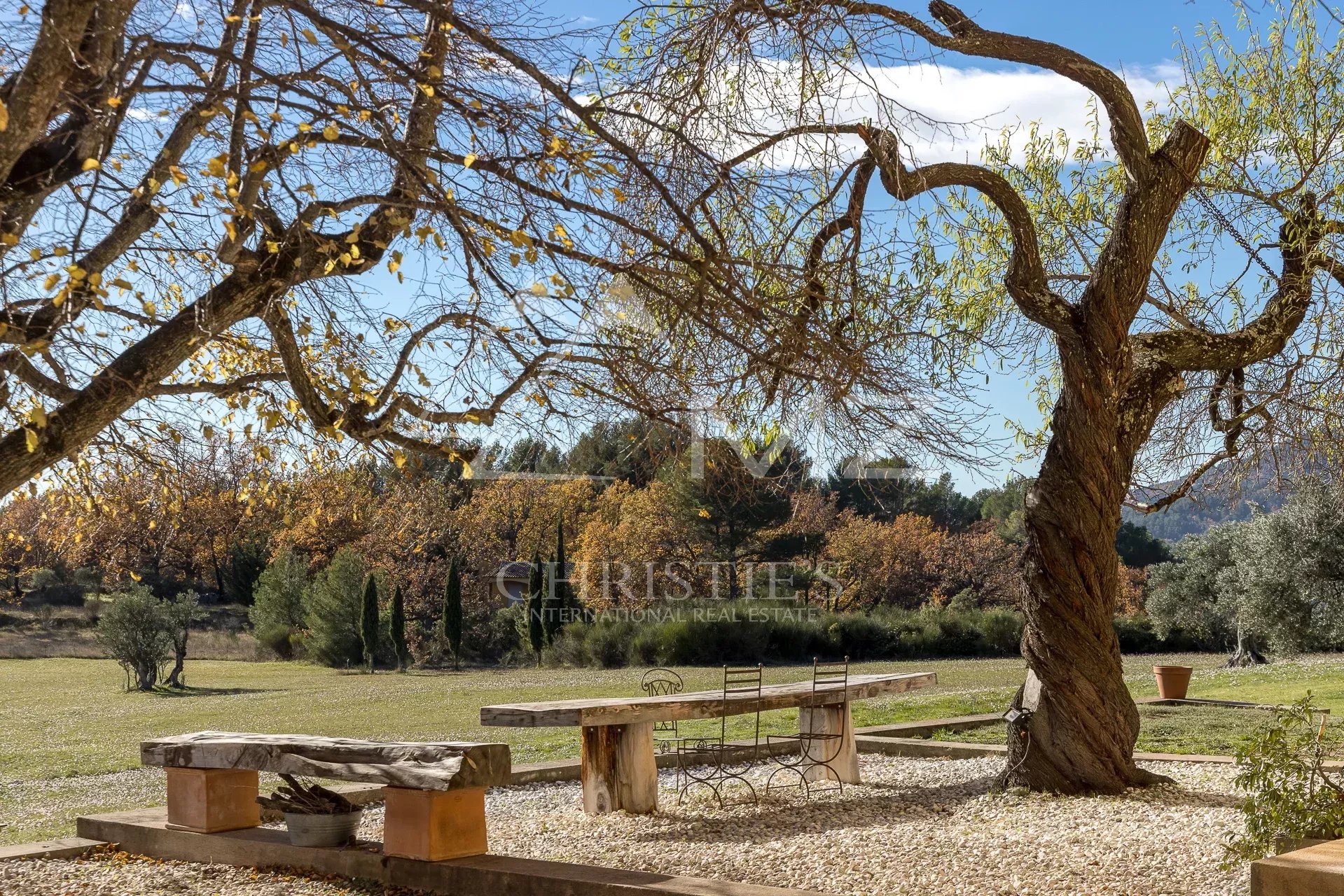Propriété de caractère dans un ecrin de verdure