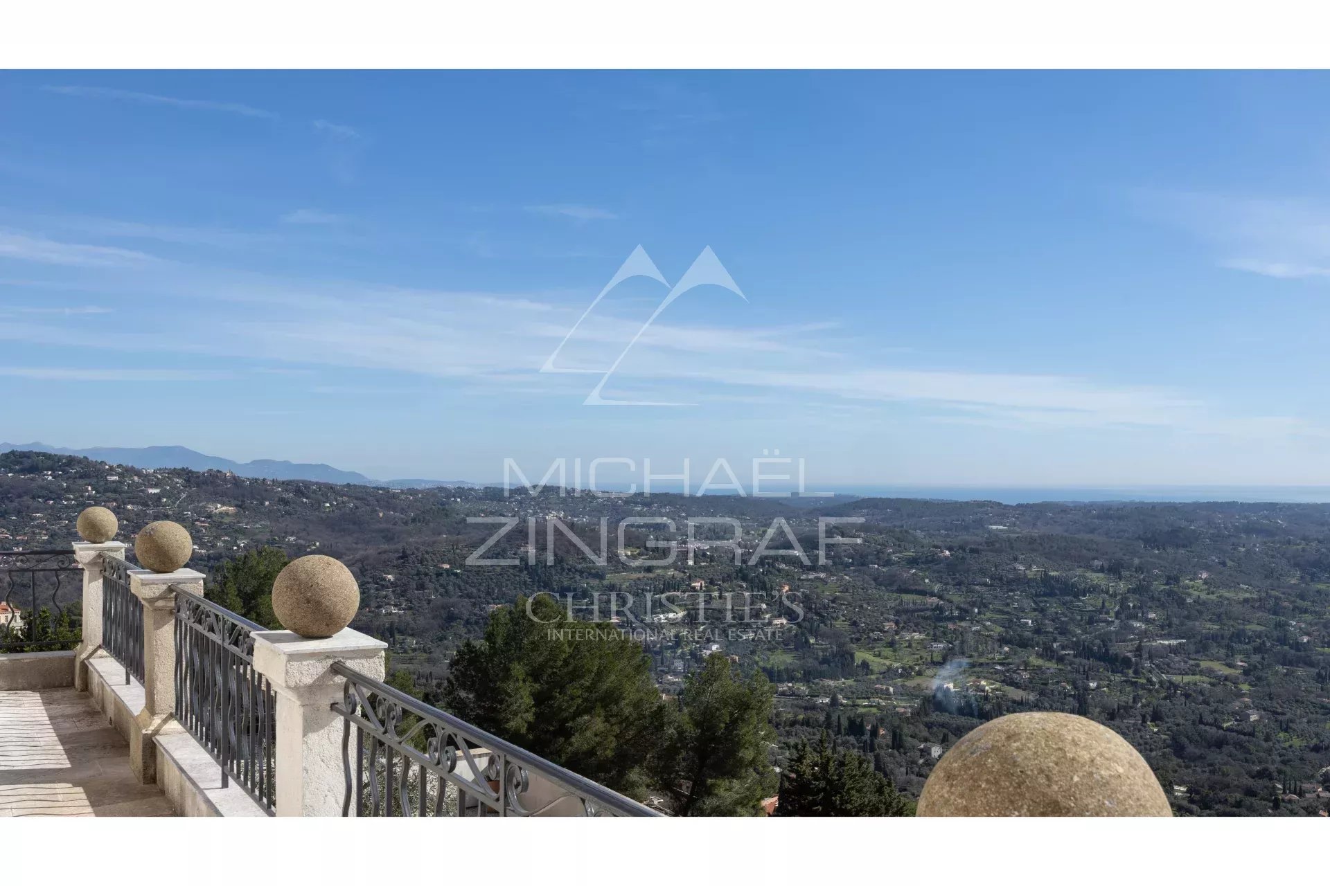 Magnificent Property with Panoramic Sea View