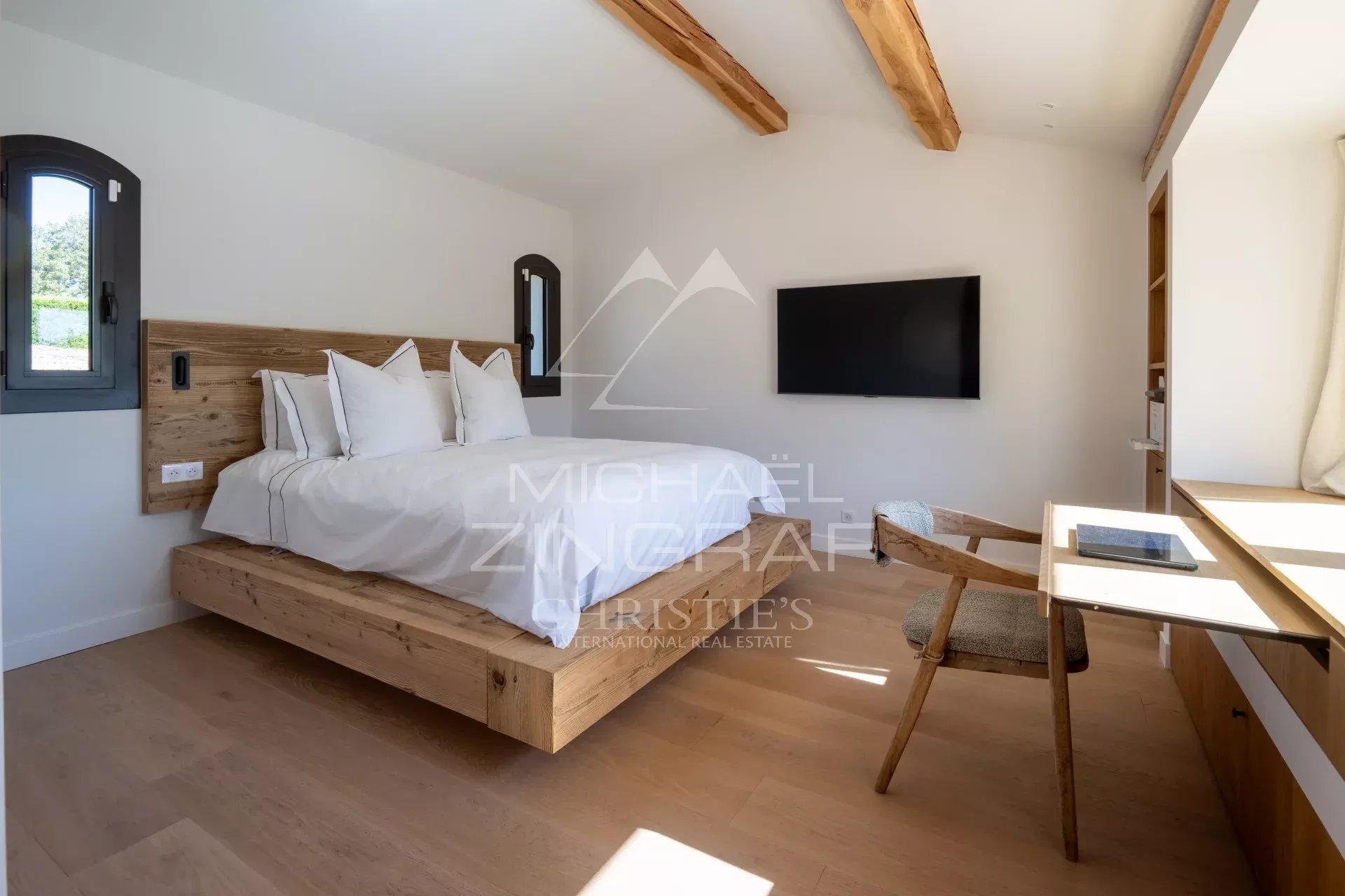Proche Valbonne – Superbe propriété entièrement rénovée – 5 chambres