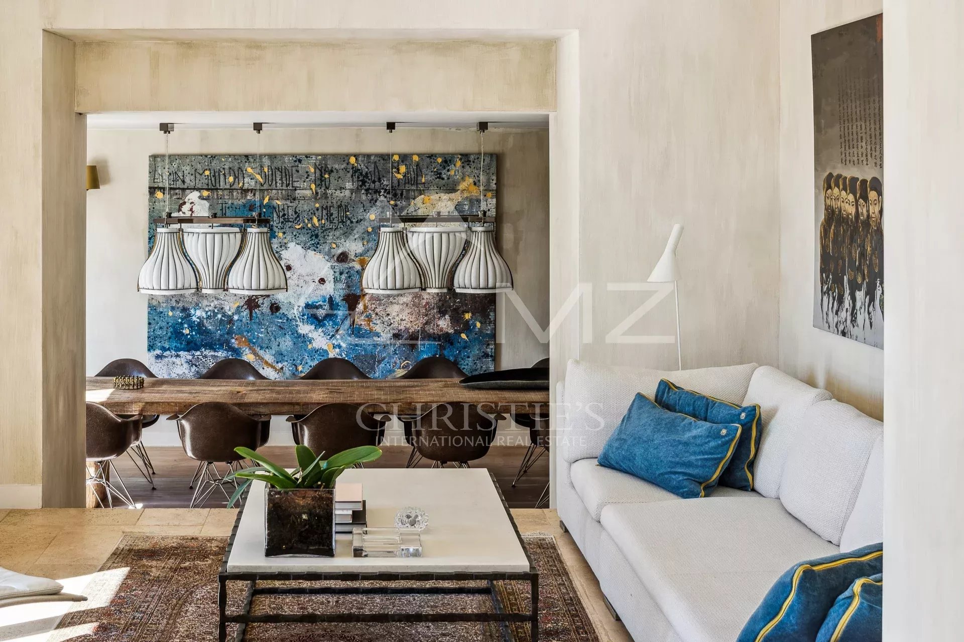 Exclusivité – Élégance intemporelle et panorama grandiose aux portes de Tourrettes