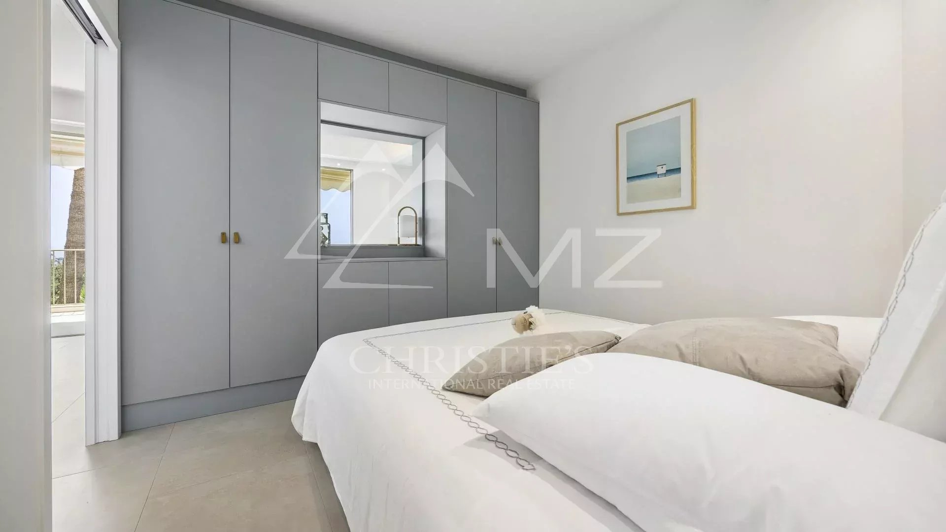 Wunderschöne Zwei-Zimmer-Wohnung mit Panoramameerblick